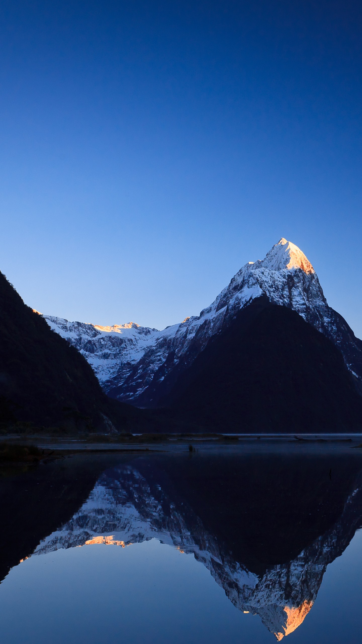 Milford Sound Wallpaper Free - HD Wallpaper 