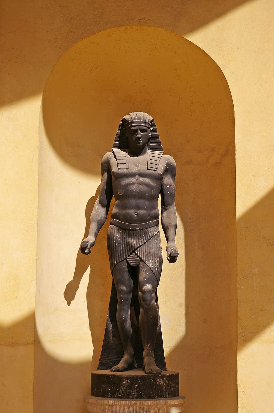 In The New Garden, Potsdam, Orangery, Egyptian Portal, - Bronze Sculpture - HD Wallpaper 