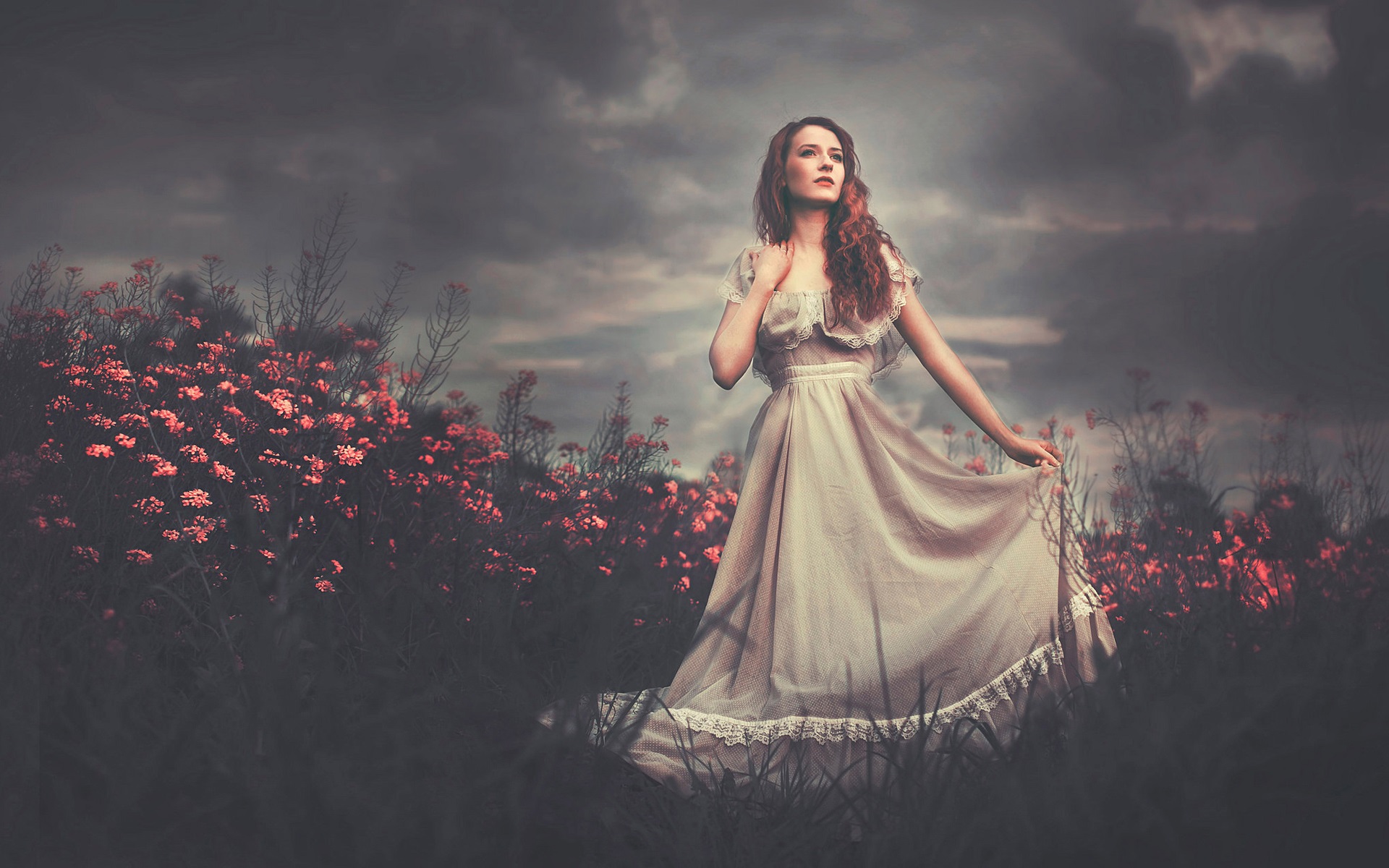 Wallpaper Beautiful Girl In The Garden - Wallpaper - HD Wallpaper 