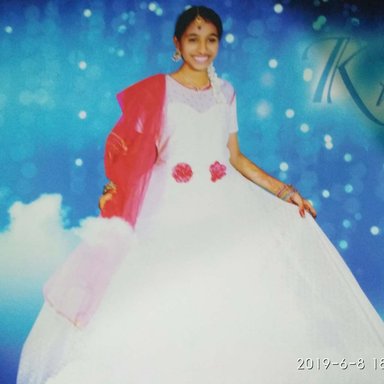 Phoolon Ka Taaroka 
sab Ka Kehna Hai
ek Hazaoor Me - Girl - HD Wallpaper 