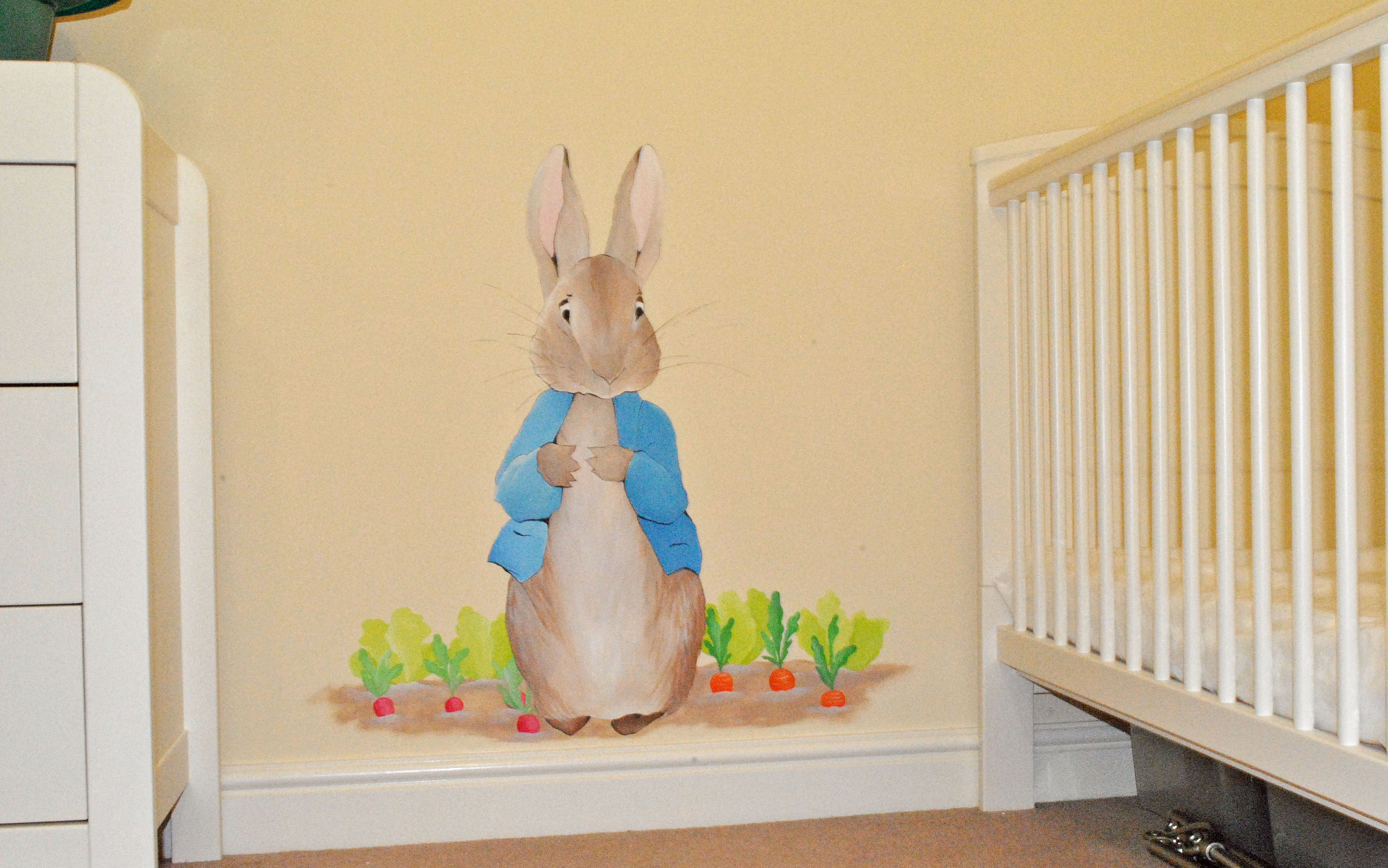 Peter Rabbit Wallpaper Nursery - Peter Rabbit Wallpaper Uk - HD Wallpaper 