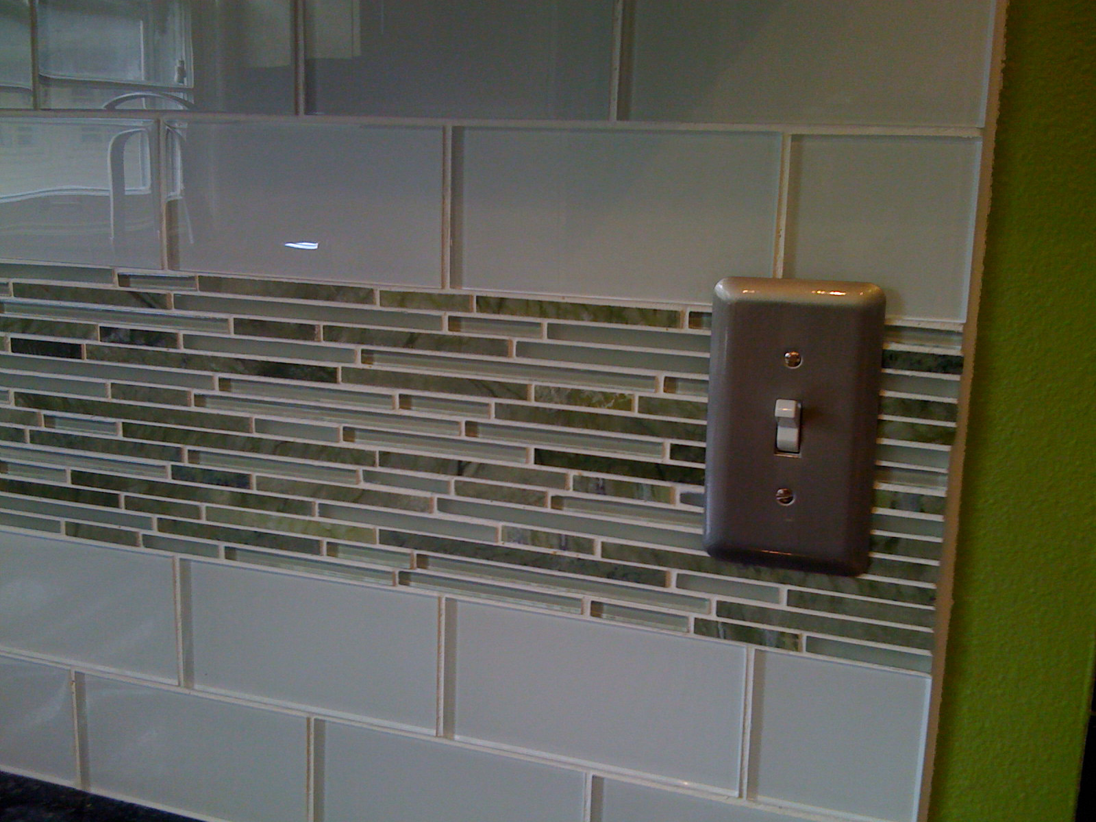 Subway Tile Backsplash With Mosaic - HD Wallpaper 