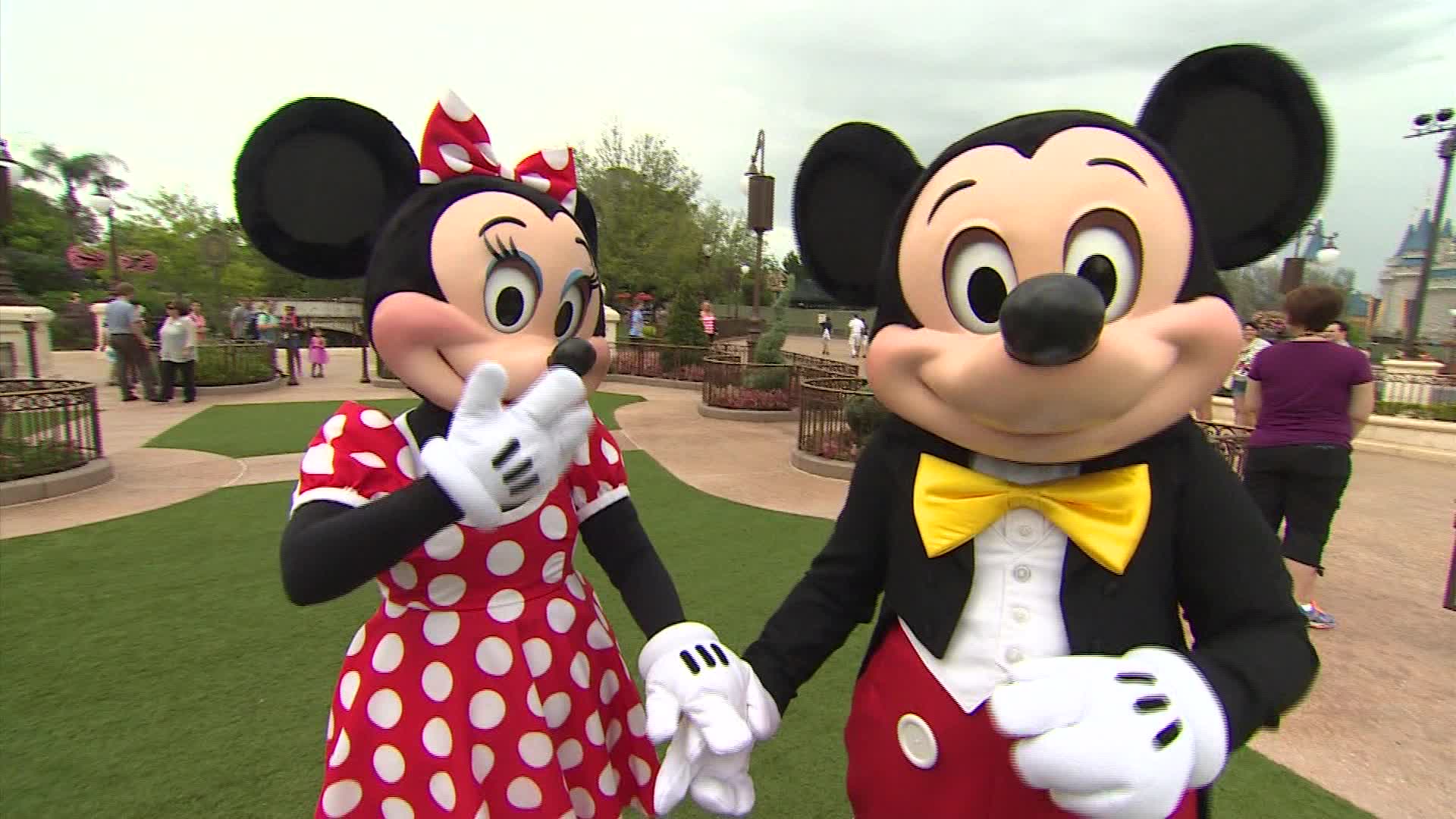 Mickey And Minnie Mouse 91st Birthday - HD Wallpaper 