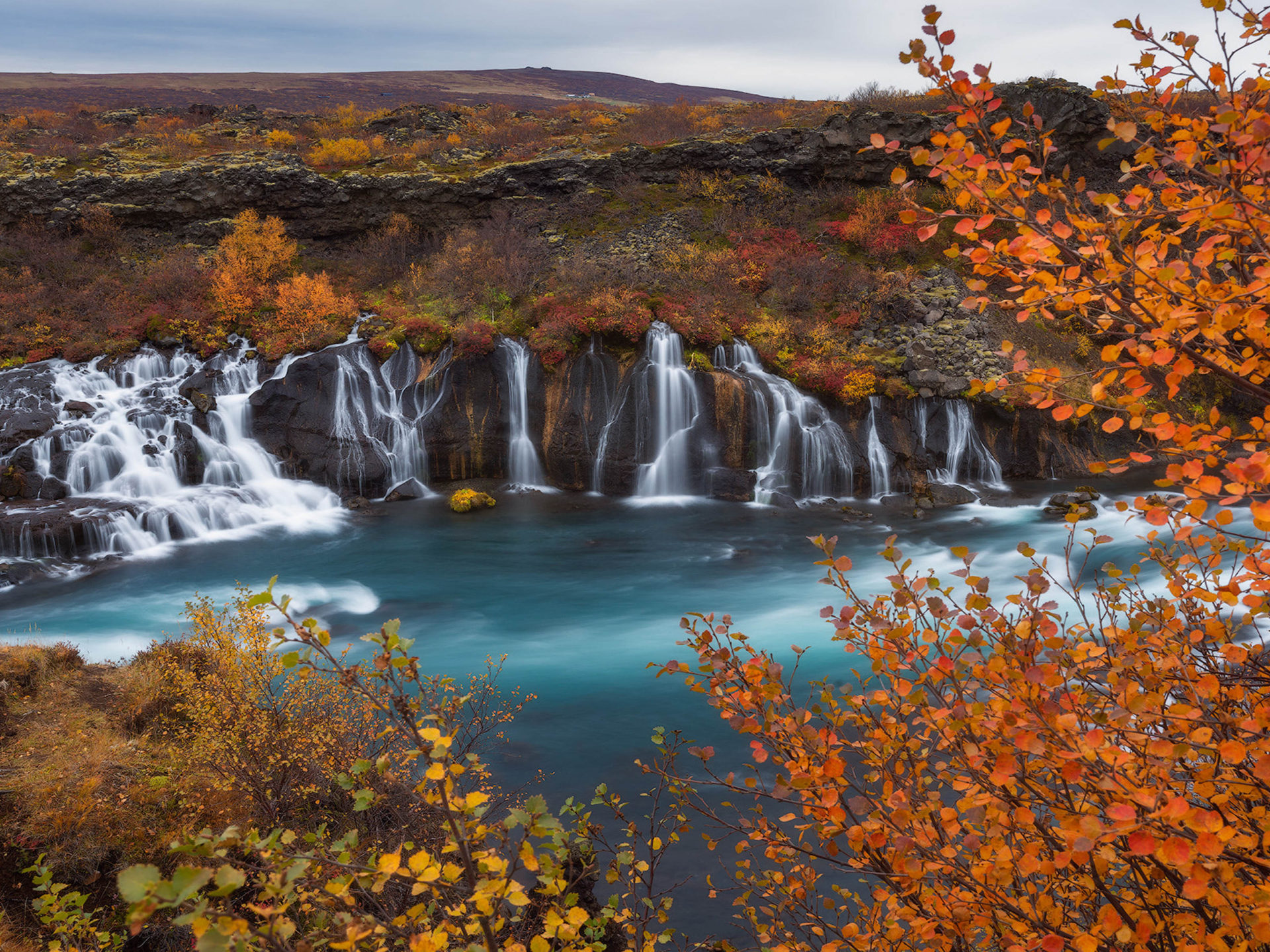 Hraunfossar Waterfall - HD Wallpaper 