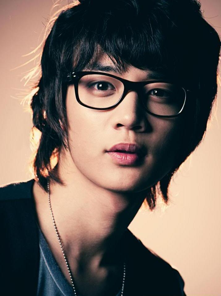 Minhossii - Asian Men Long Hair With Eyeglasses - HD Wallpaper 