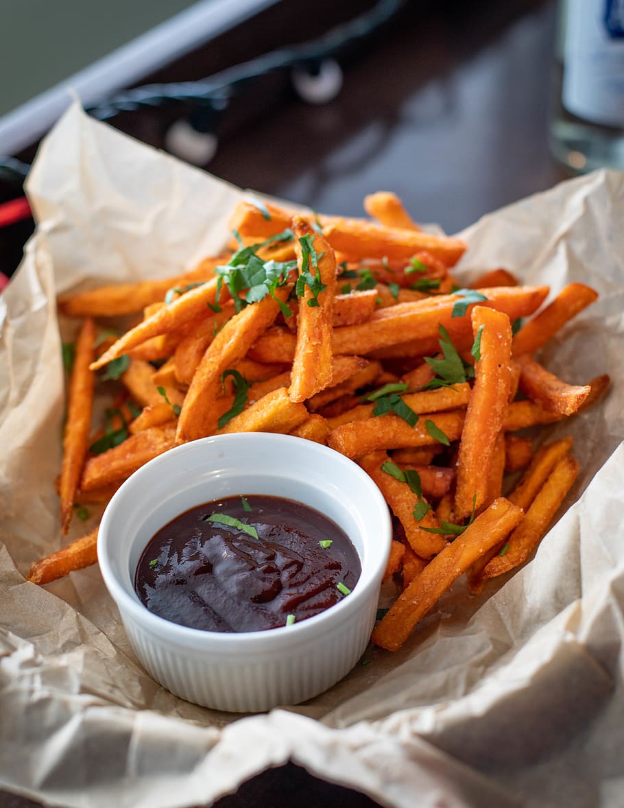 French Fries With Dipping Sauce, Blur, Close-up, Crispy, - Olahan Wortel Untuk Anak - HD Wallpaper 