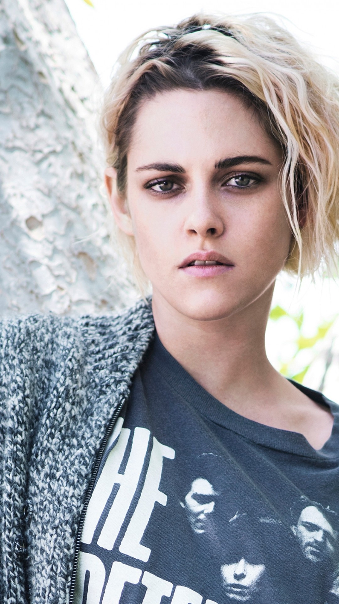 Kristen Stewart, Actress, Blonde, Short Hair, Green Short Hair Kristen Stewart Blonde Court