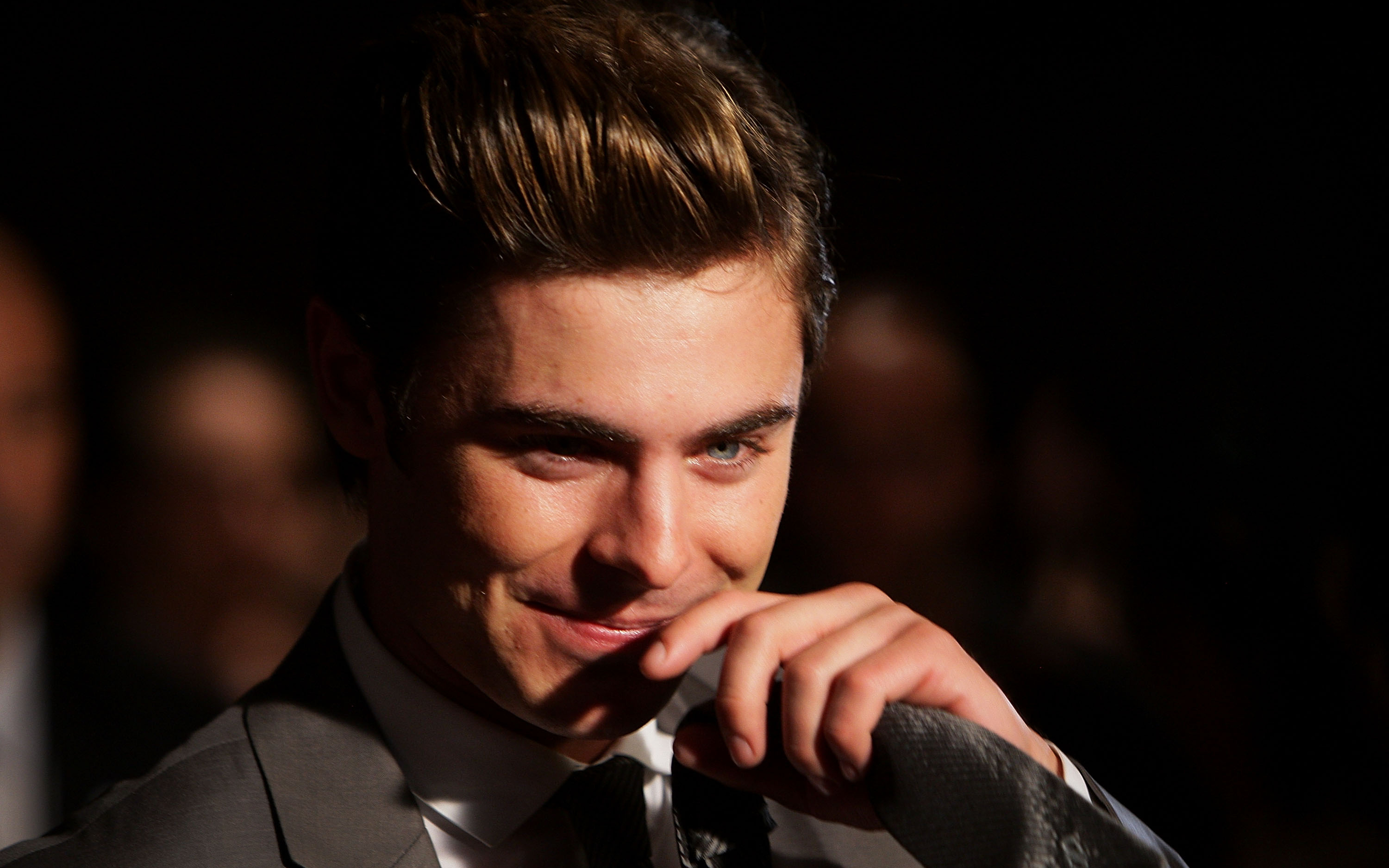 Zac Efron - HD Wallpaper 