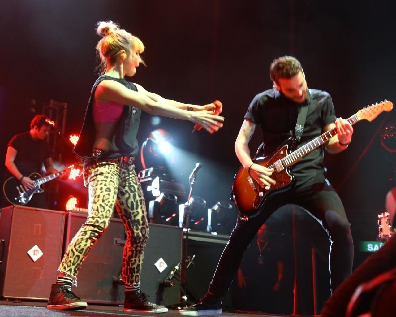 Free Download Paramore Wallpaper Id - Rock Concert - HD Wallpaper 