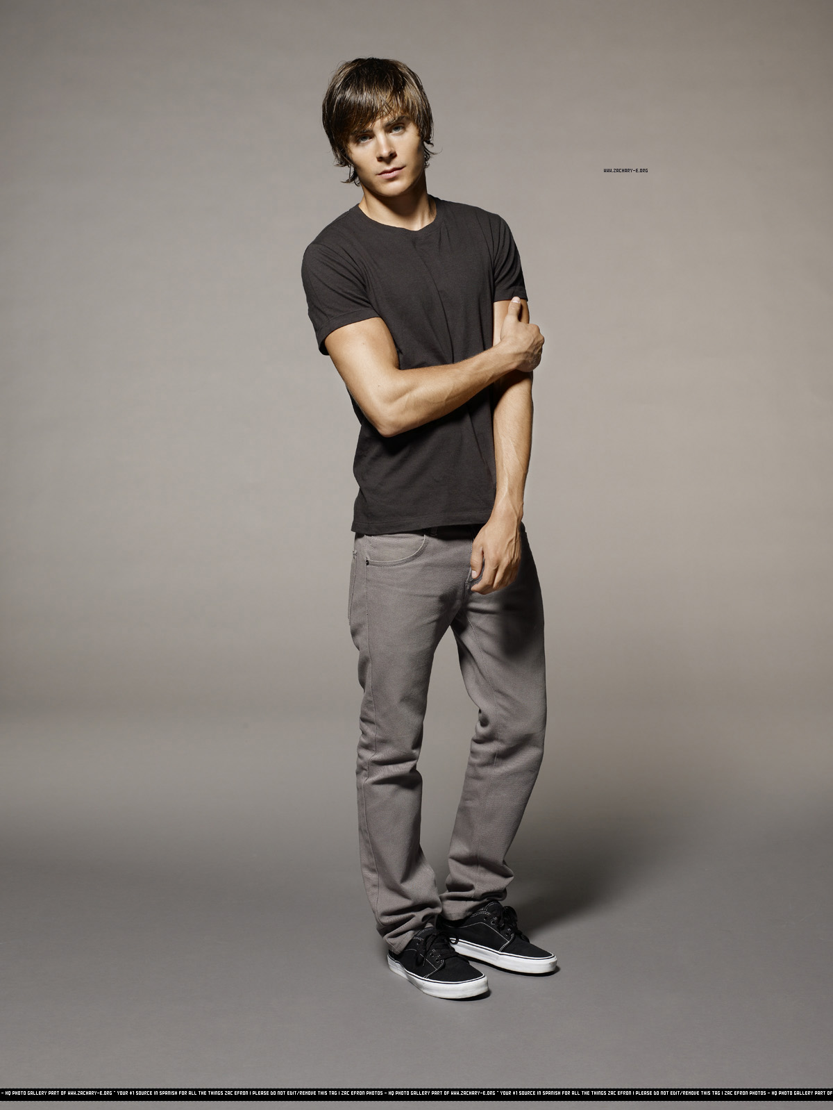 Zac Efron - HD Wallpaper 