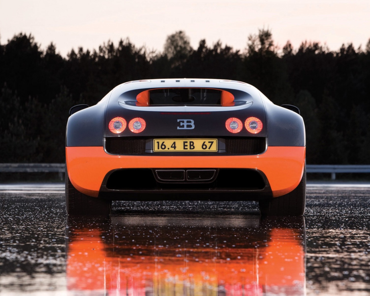 Bugatti Veyron 16.4 Super Sport - HD Wallpaper 