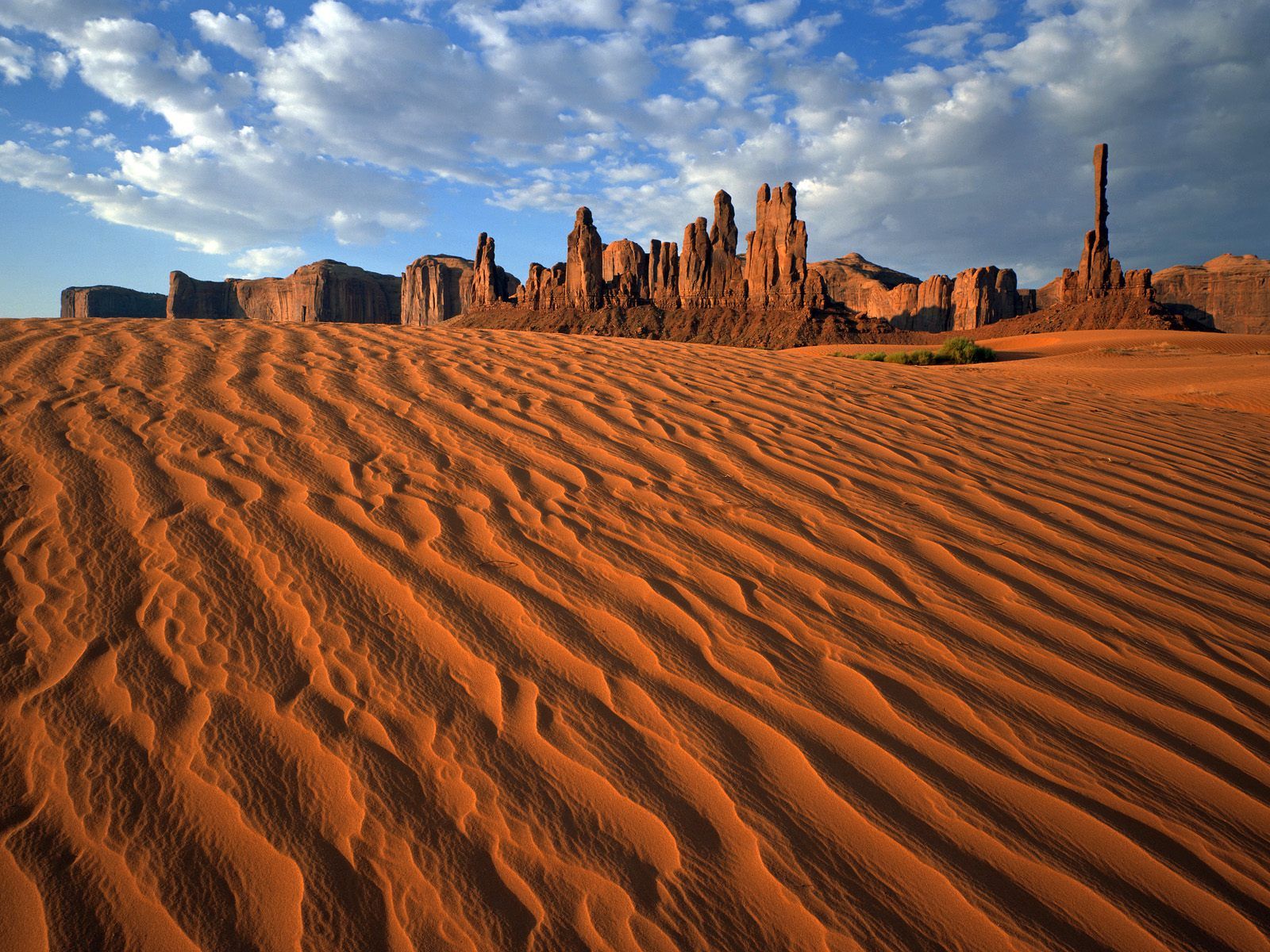 Monument Valley Utah Sand Dunes - HD Wallpaper 