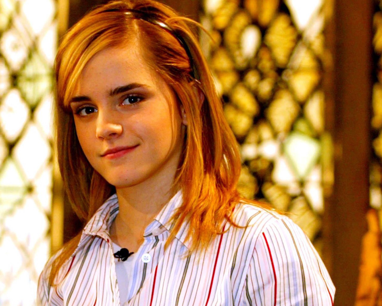 Emma Watson Hermione Cute - HD Wallpaper 