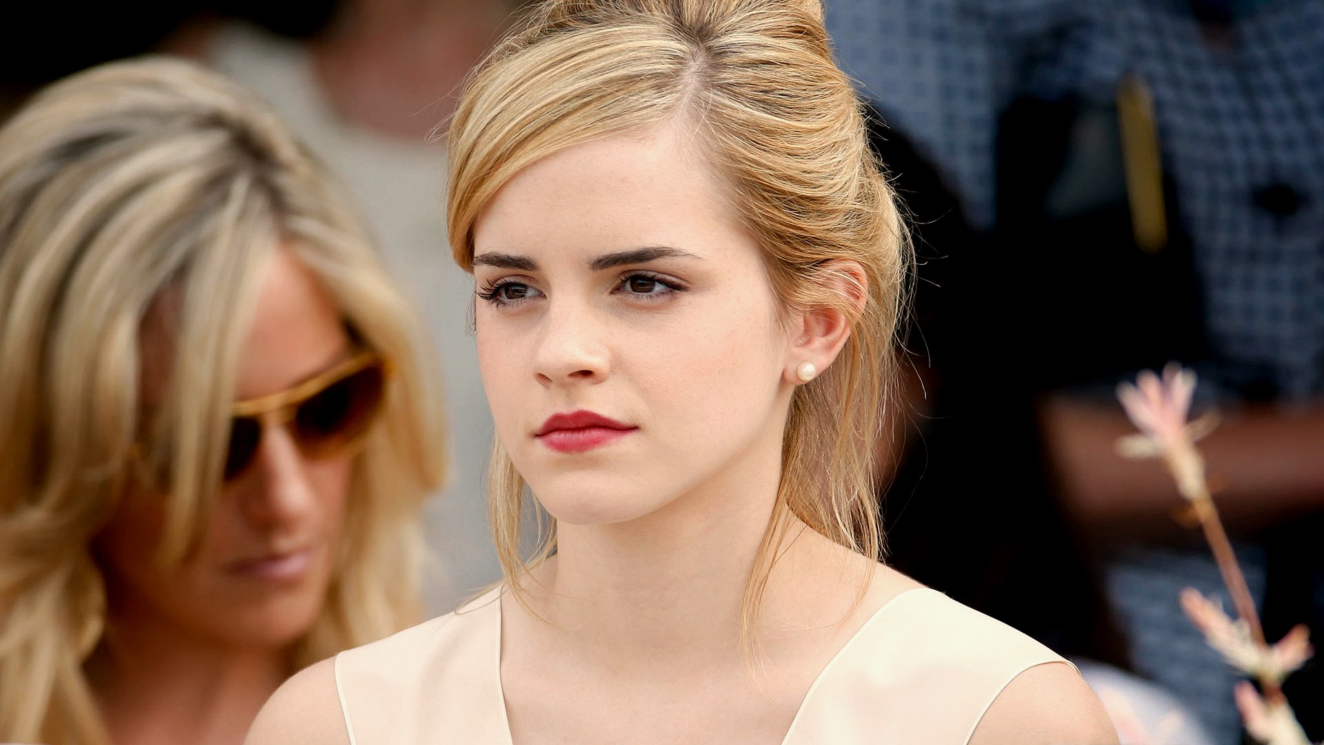 Emma Watson Hd Wallpapers5 - Emma Watson Latest Hd - HD Wallpaper 