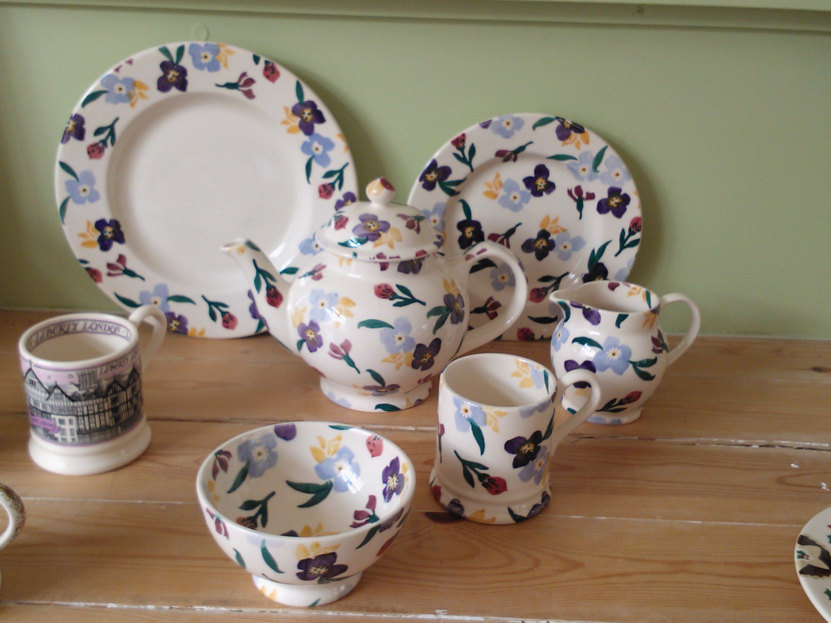 Ceramic - HD Wallpaper 