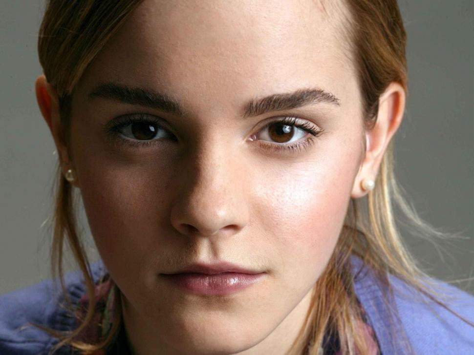 Emma Watson In Very Close Hd Wallpaper,very Hd Wallpaper,emma - HD Wallpaper 