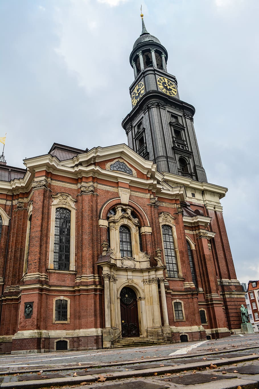 Michael S Church, Building Exterior, Sky, Architecture, - St. Michaelis Church - HD Wallpaper 