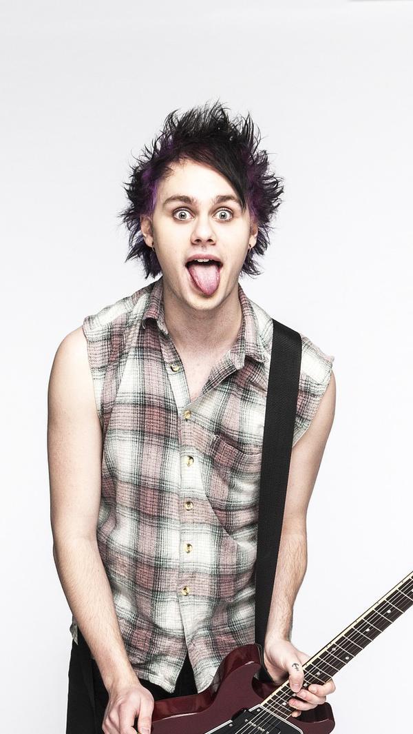 Lockscreen And Michael Clifford Image - Michael Clifford 2014 Photoshoot - HD Wallpaper 