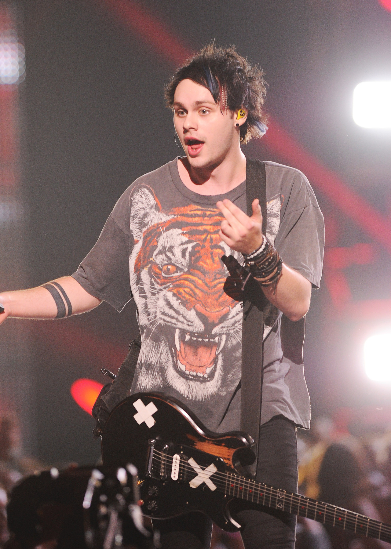 Vevo Certified Live - Michael Clifford Live - HD Wallpaper 