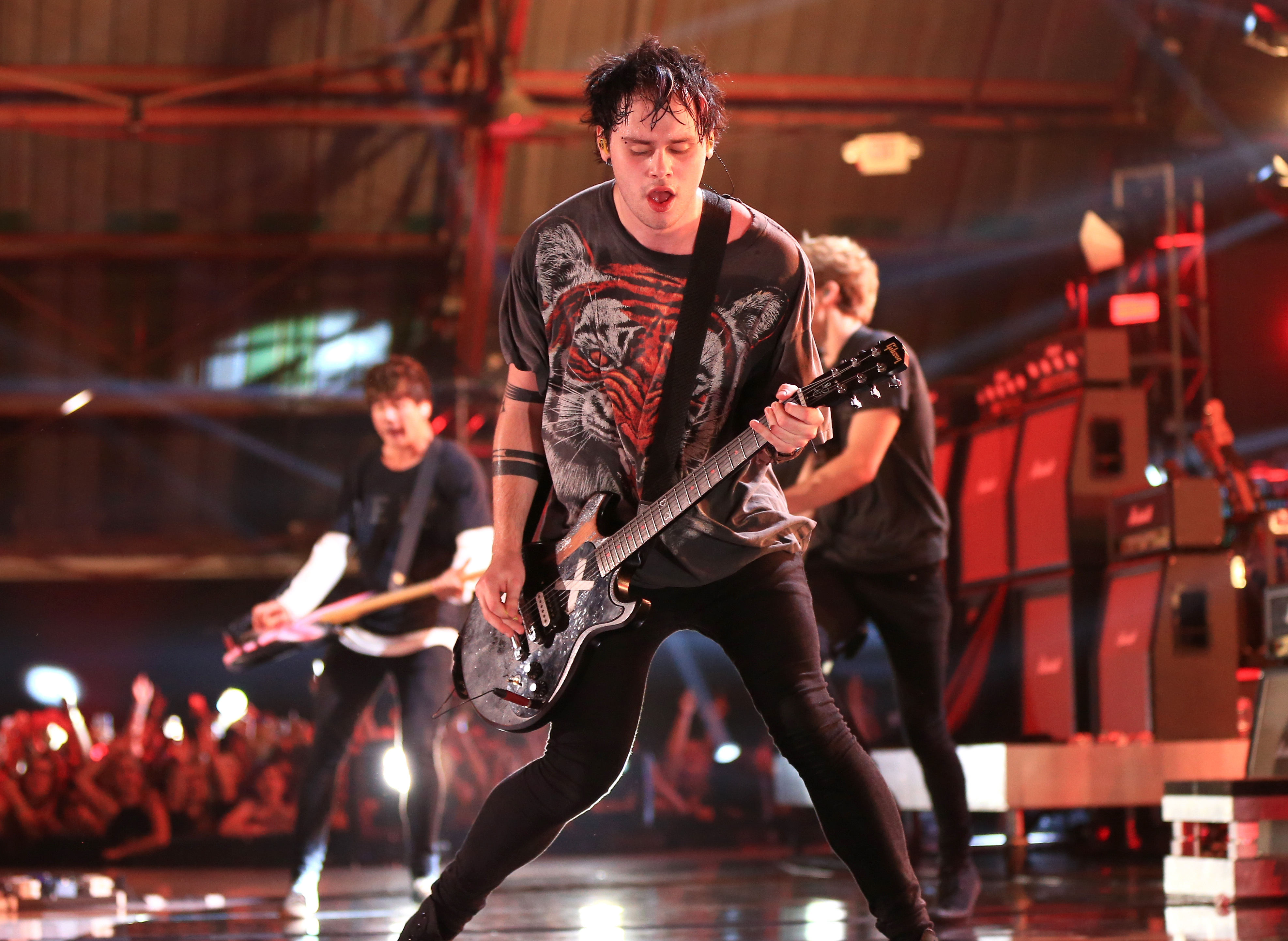 Vevo Certified Live - Michael Clifford Live - HD Wallpaper 