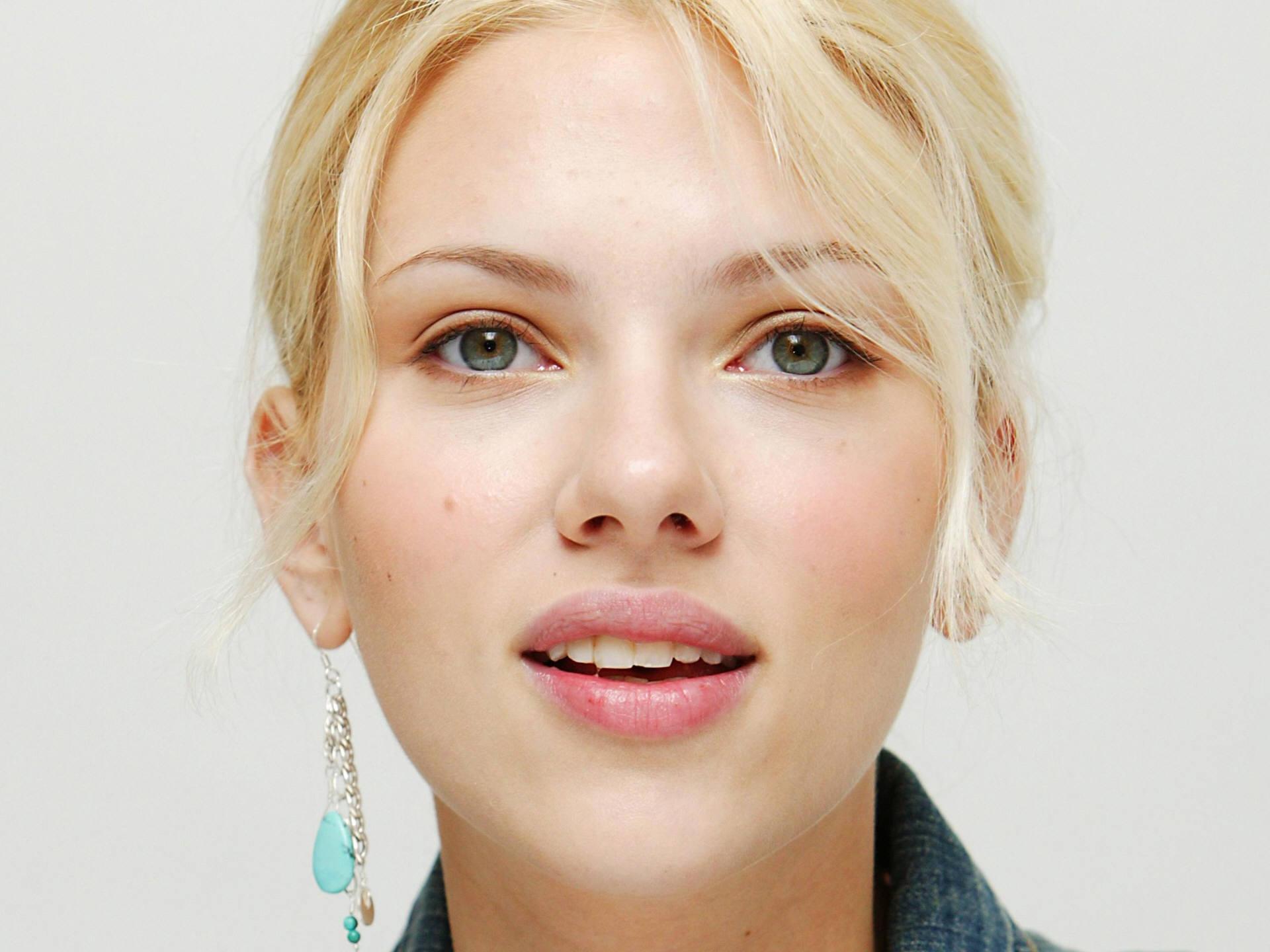 Scarlett Johansson Hot - HD Wallpaper 
