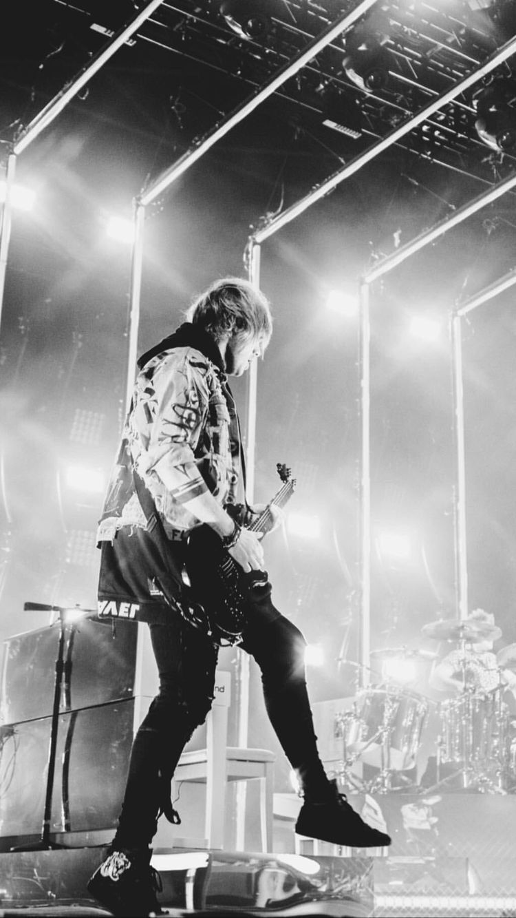 Michael Clifford Black And White - HD Wallpaper 