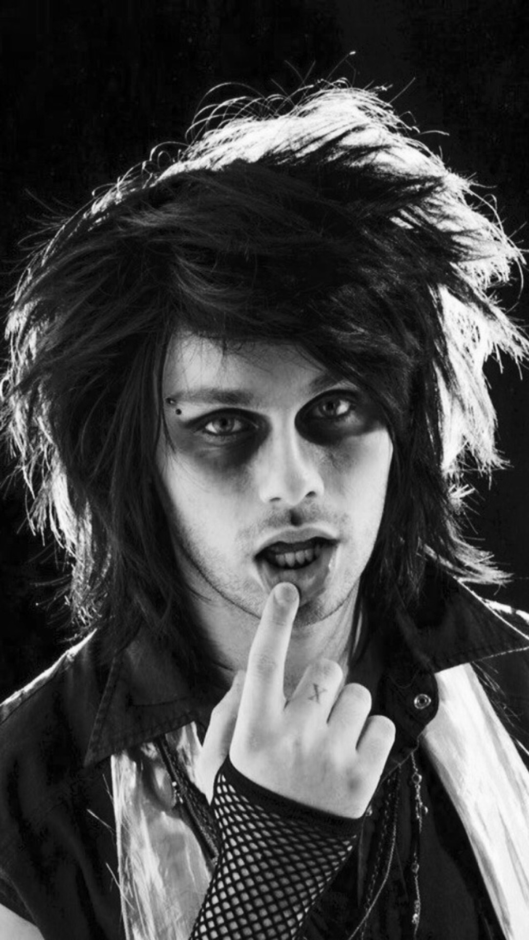 Axxe - Michael Clifford With Makeup - HD Wallpaper 