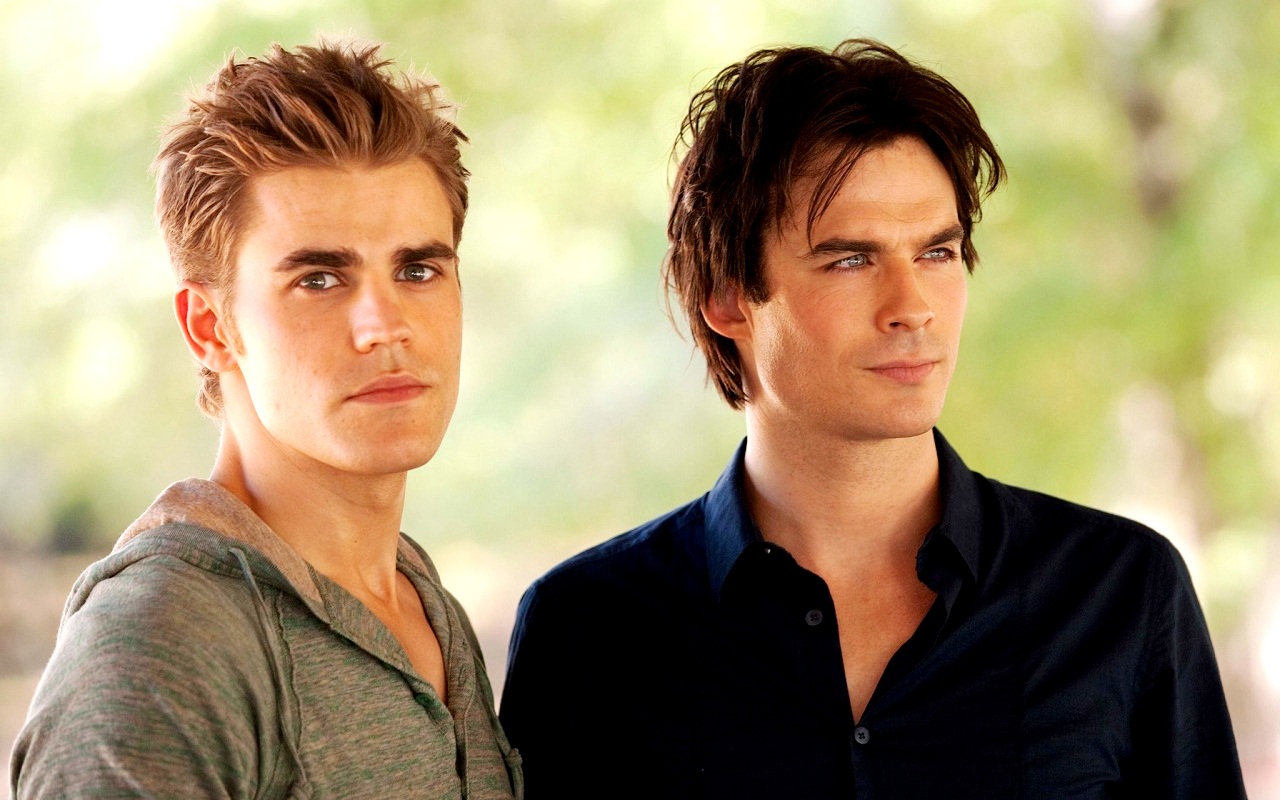 Stefan And Damon Salvatore Wallpaper - Damon And Stefan Vampire Diaries - HD Wallpaper 