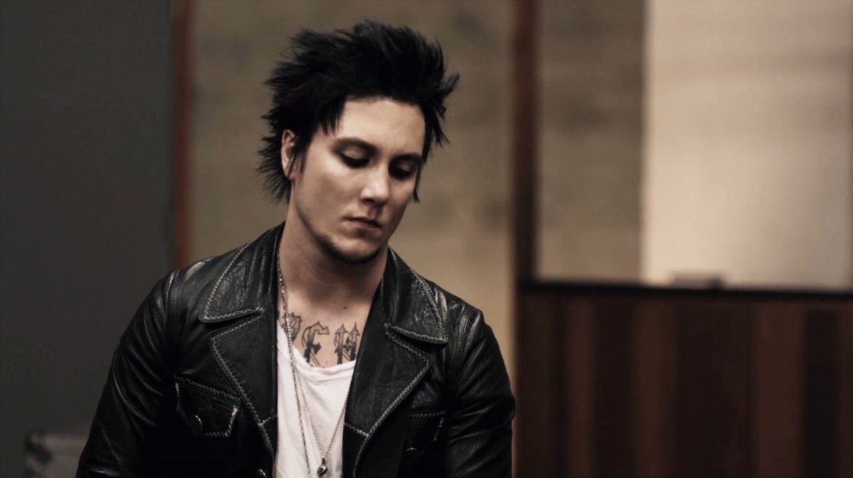 Avenged Sevenfold Synyster Gates So Far Away - HD Wallpaper 