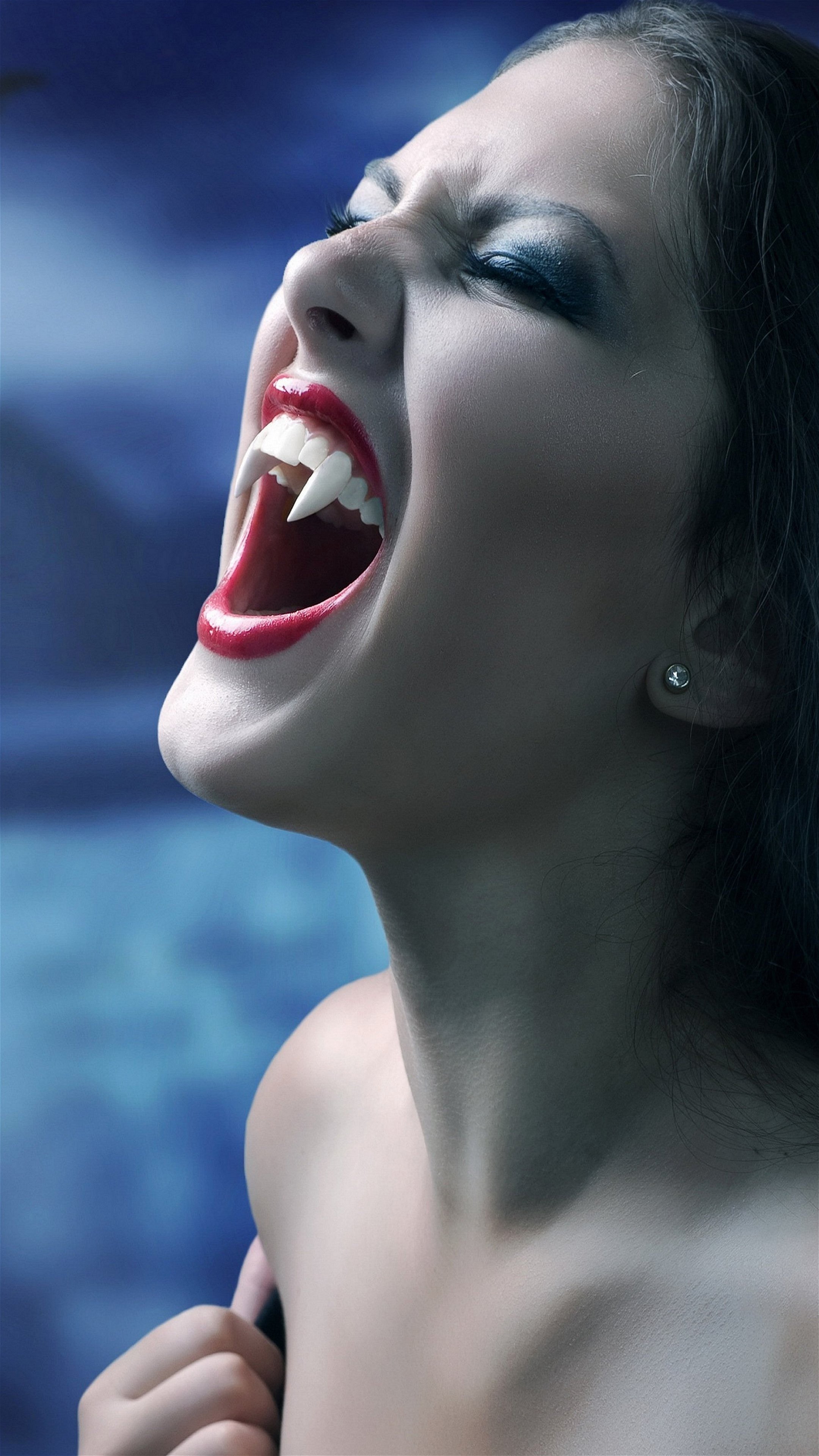 Vampire Bite Wallpaper Hd - HD Wallpaper 
