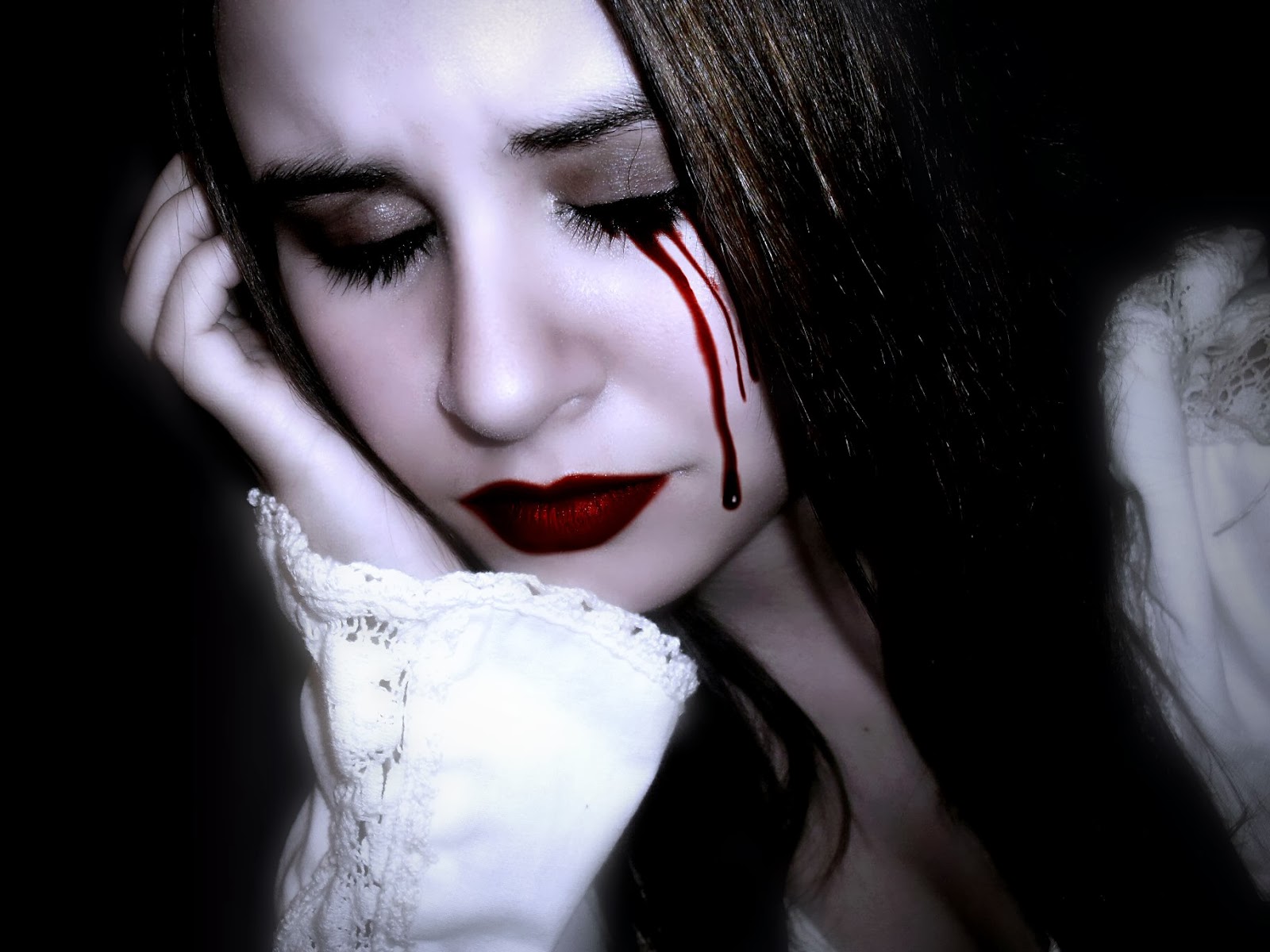 Vampire Wallpapers For Android - Tears Of A Lonely Girl - HD Wallpaper 