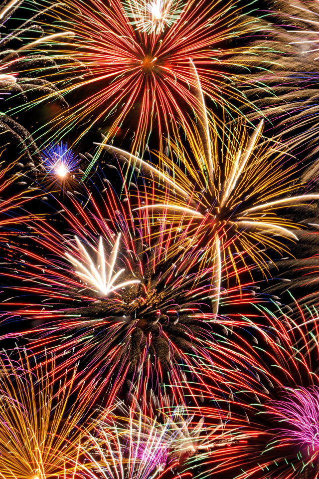 Fireworks Wallpaper - New Year Wallpaper Fireworks Iphone - HD Wallpaper 