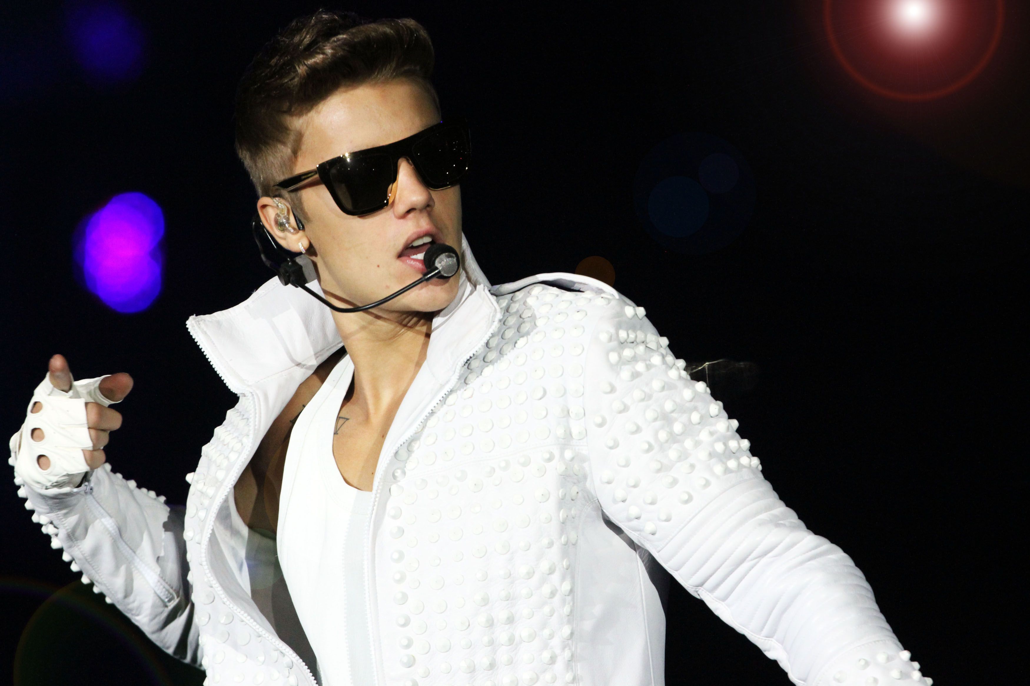 Justin Bieber Miami Concert - 3500x2333 Wallpaper 
