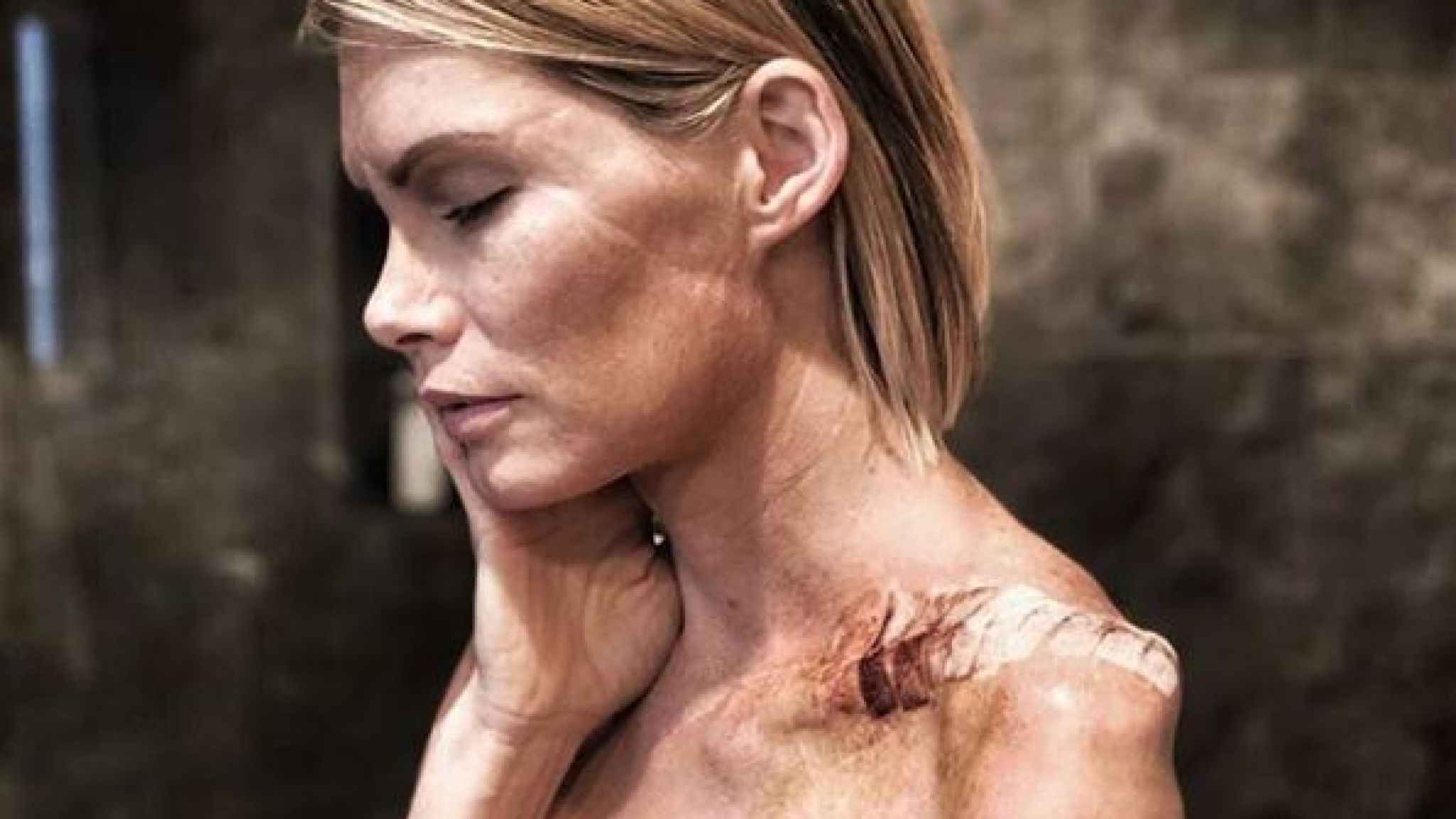 The Stuntwoman Spent 17 Days In A Coma And Had To Have - Resident Evil Stuntwoman Injury - HD Wallpaper 