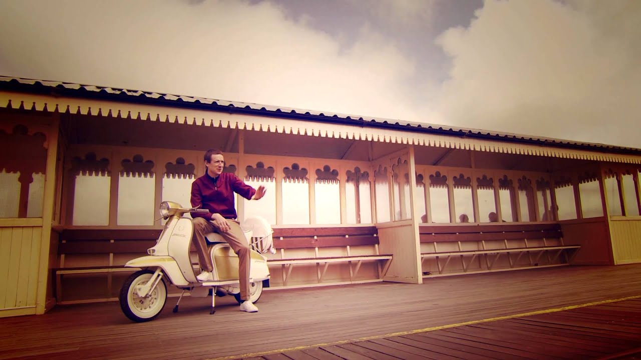 Vespa - HD Wallpaper 