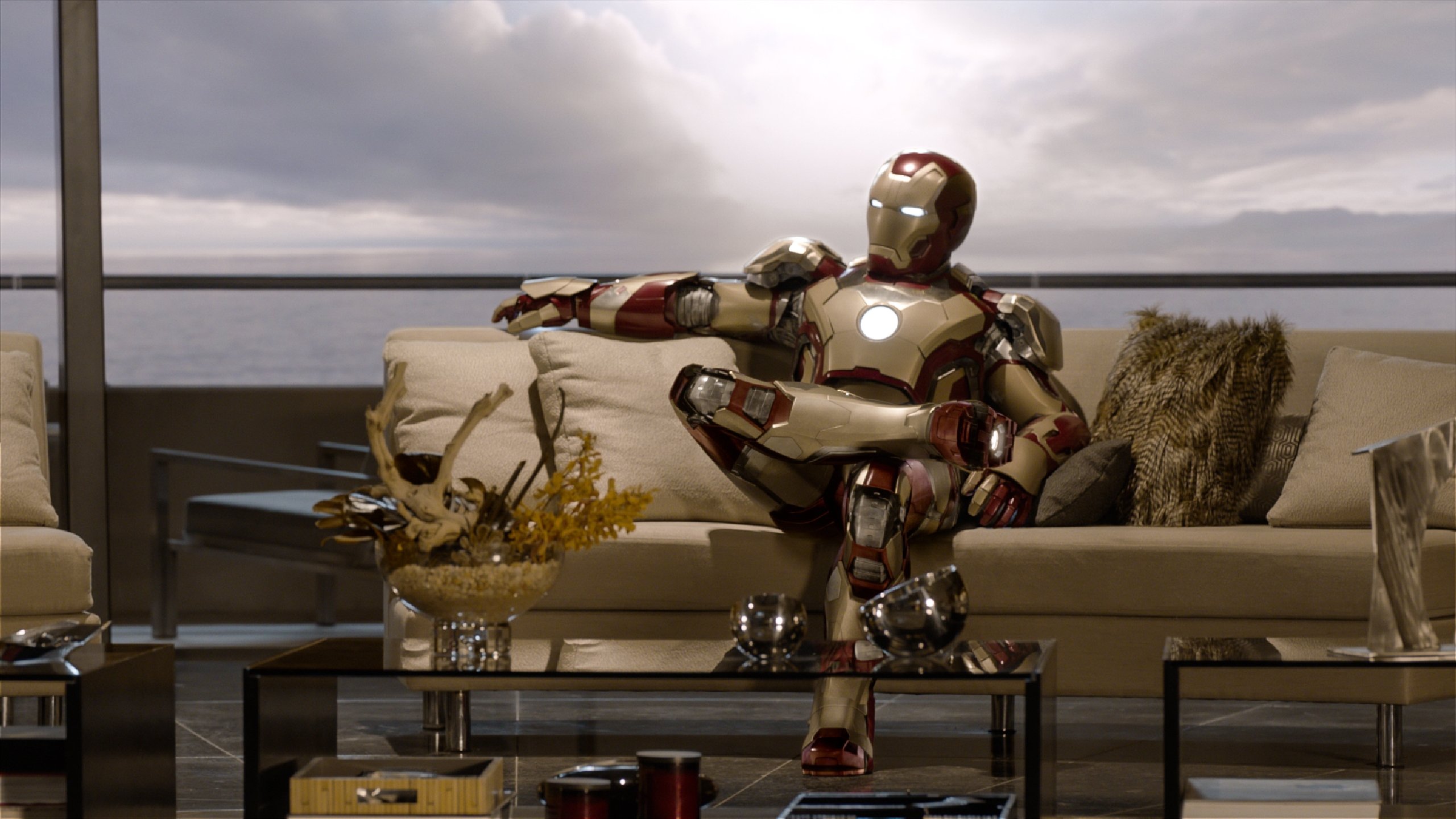 Best Iron Man Wallpaper Id - Iron Man On Couch - HD Wallpaper 
