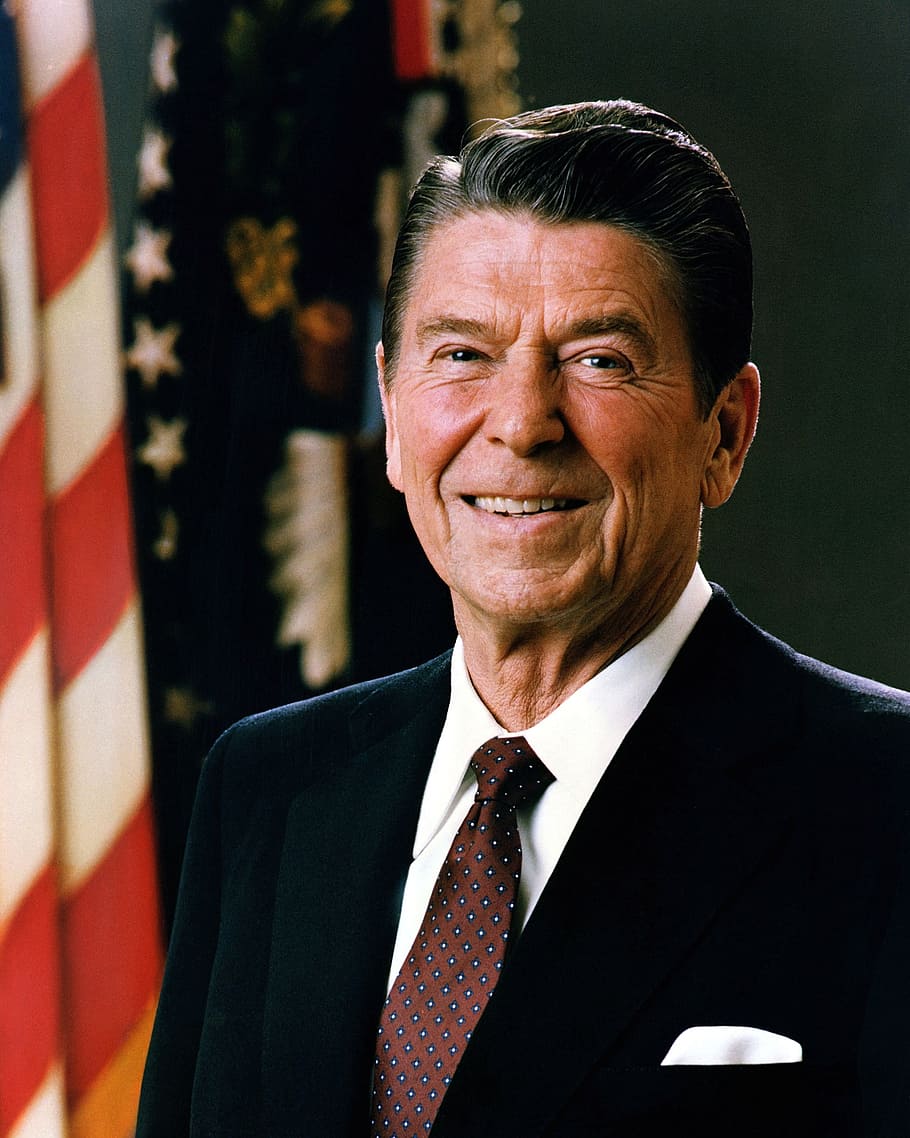 Man Smiling Taking Selfie, President, Usa, Ronald Reagan, - Ronald Reagan - HD Wallpaper 