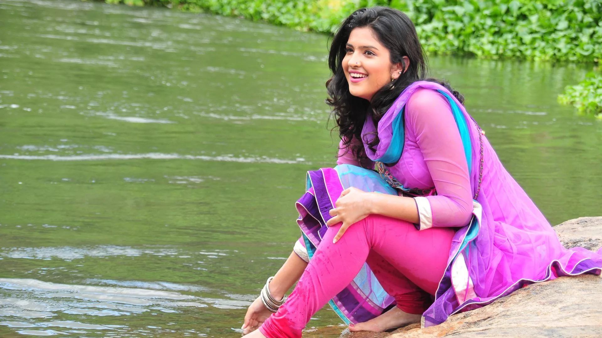 South Actress Hot High Resolution Wallpaper - Deeksha Seth In Nippu - HD Wallpaper 