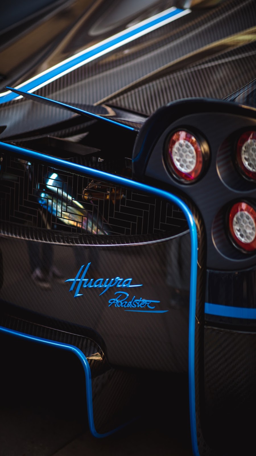 Download Wallpaper Pagani Huayra Roadster, Hd, 4k Images - 4k Pagani - HD Wallpaper 