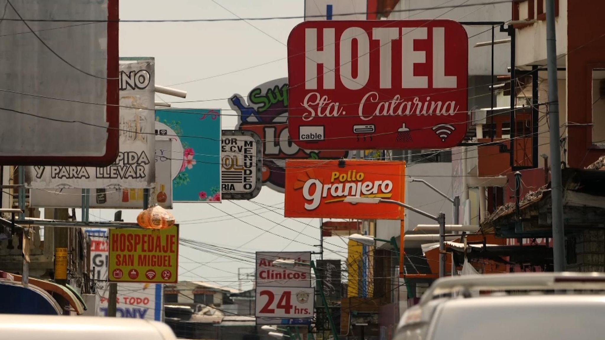 Tapachula, Near The Border Between Mexico And Guatemala - Billboard - HD Wallpaper 