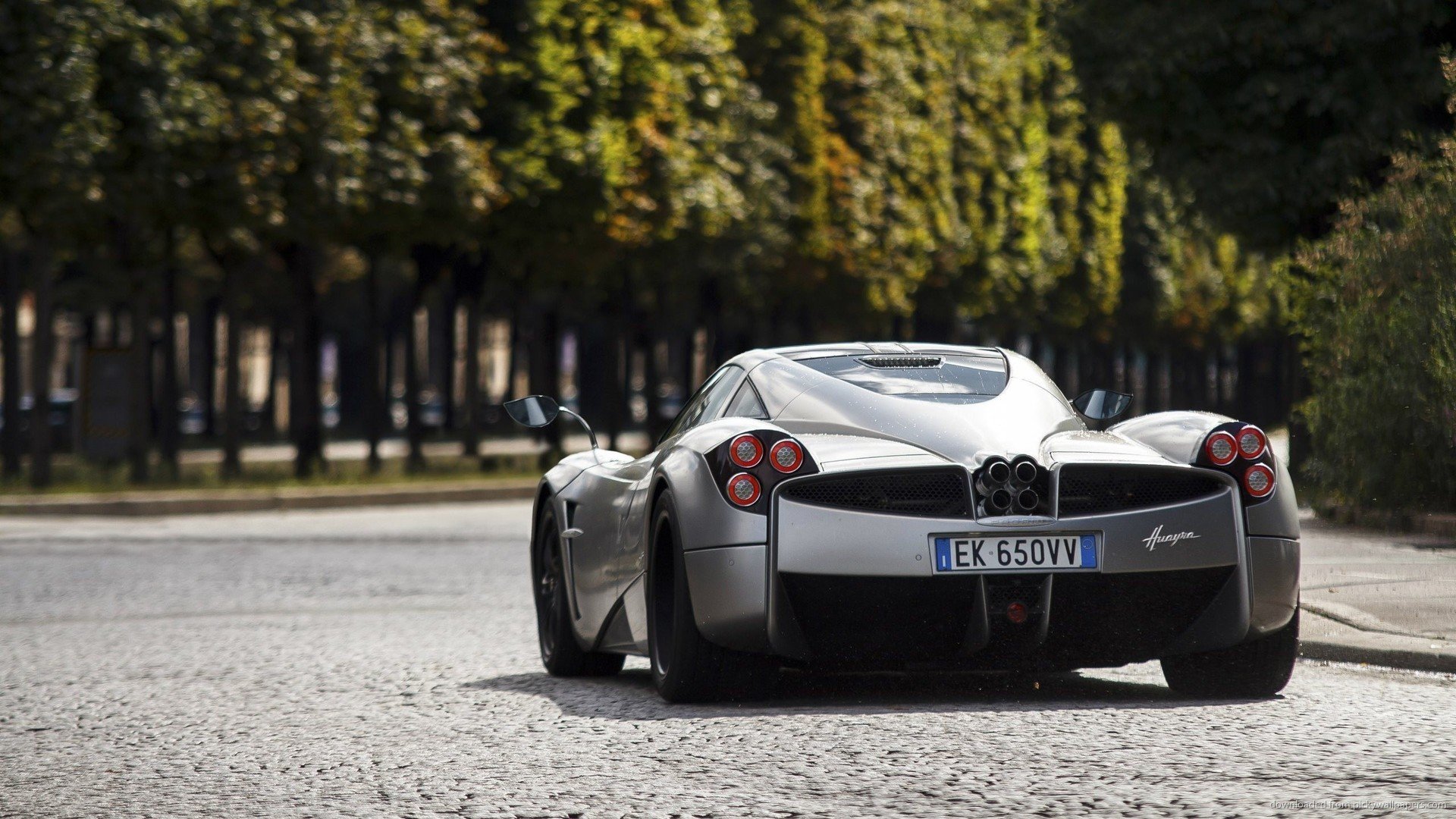 Free Download Pagani Huayra Wallpaper Id - Pagani Huayra Wallpaper Scenery - HD Wallpaper 