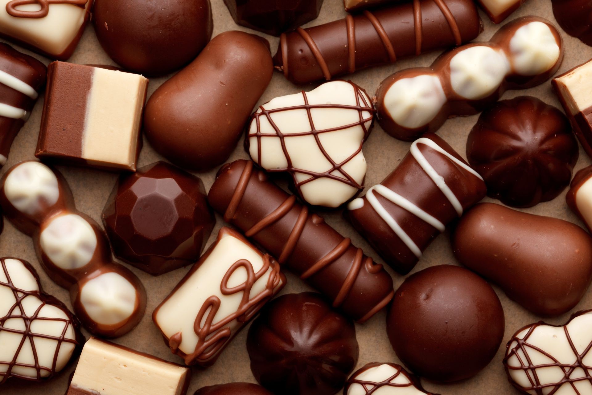 Chocolate Candy Confection Dark Milk Praline Sweet - Обои На Телефон Сладости - HD Wallpaper 