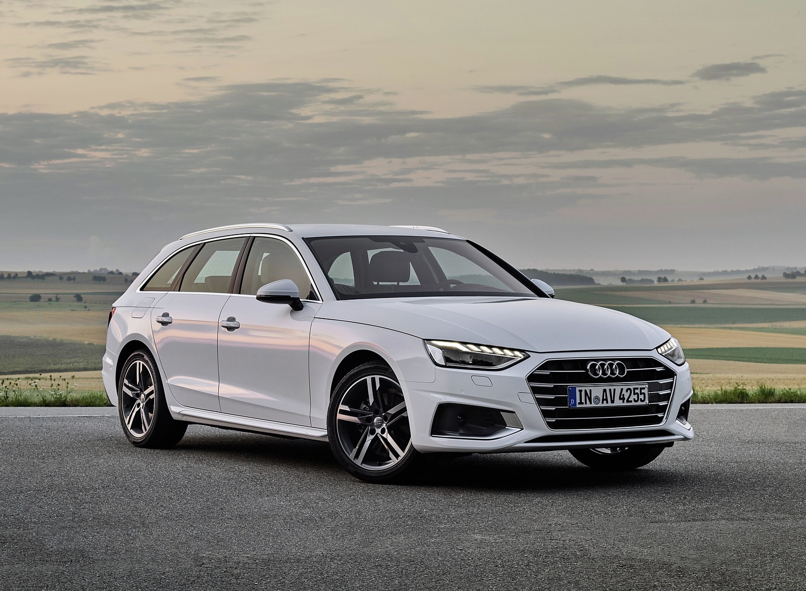 2020 Audi A4 Avant G Tron Front Three Quarter Wallpapers - Audi A4 Avant G Tron - HD Wallpaper 