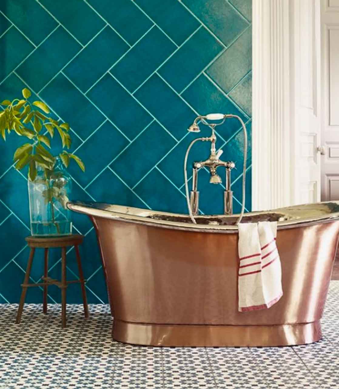 Image Of A Luxurious Copper Bath From Fired Earth In - Sherwin Williams Oceanside Sw6496 - HD Wallpaper 