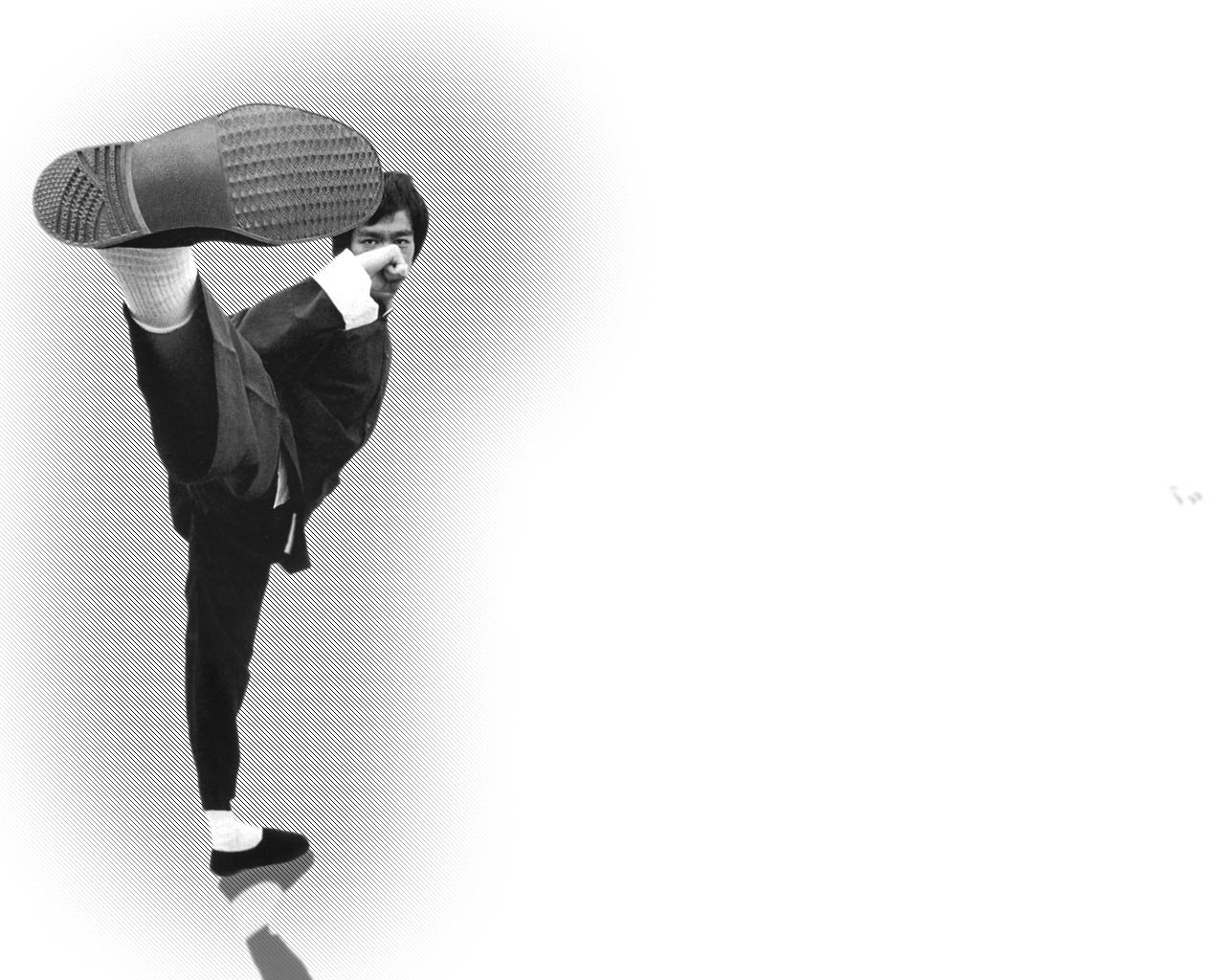 Fear Not The Man Who Has Practiced 1000 Kicks Fear - HD Wallpaper 