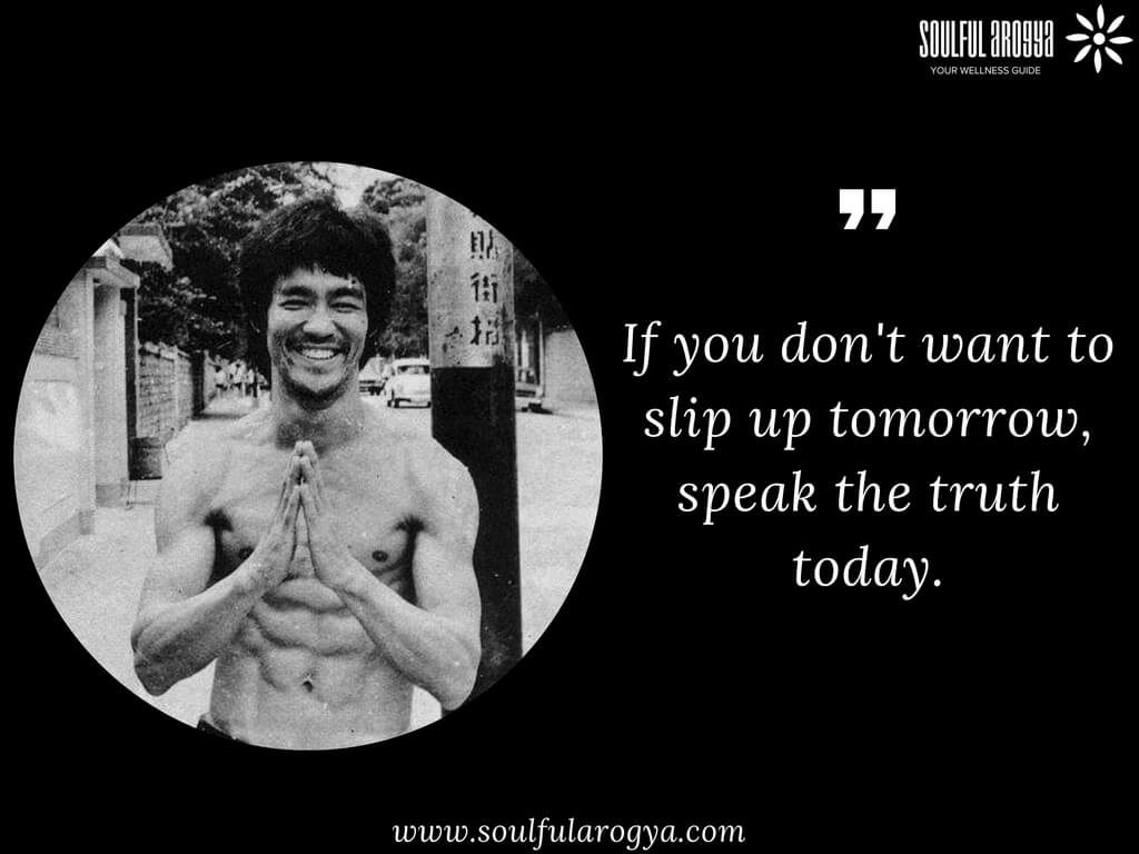 Брюс на английском. Bruce Lee quotes. Высказывания Брюса ли. Брюс ли цитаты высказывания. Брюс ли на рабочий стол с Цитатами.