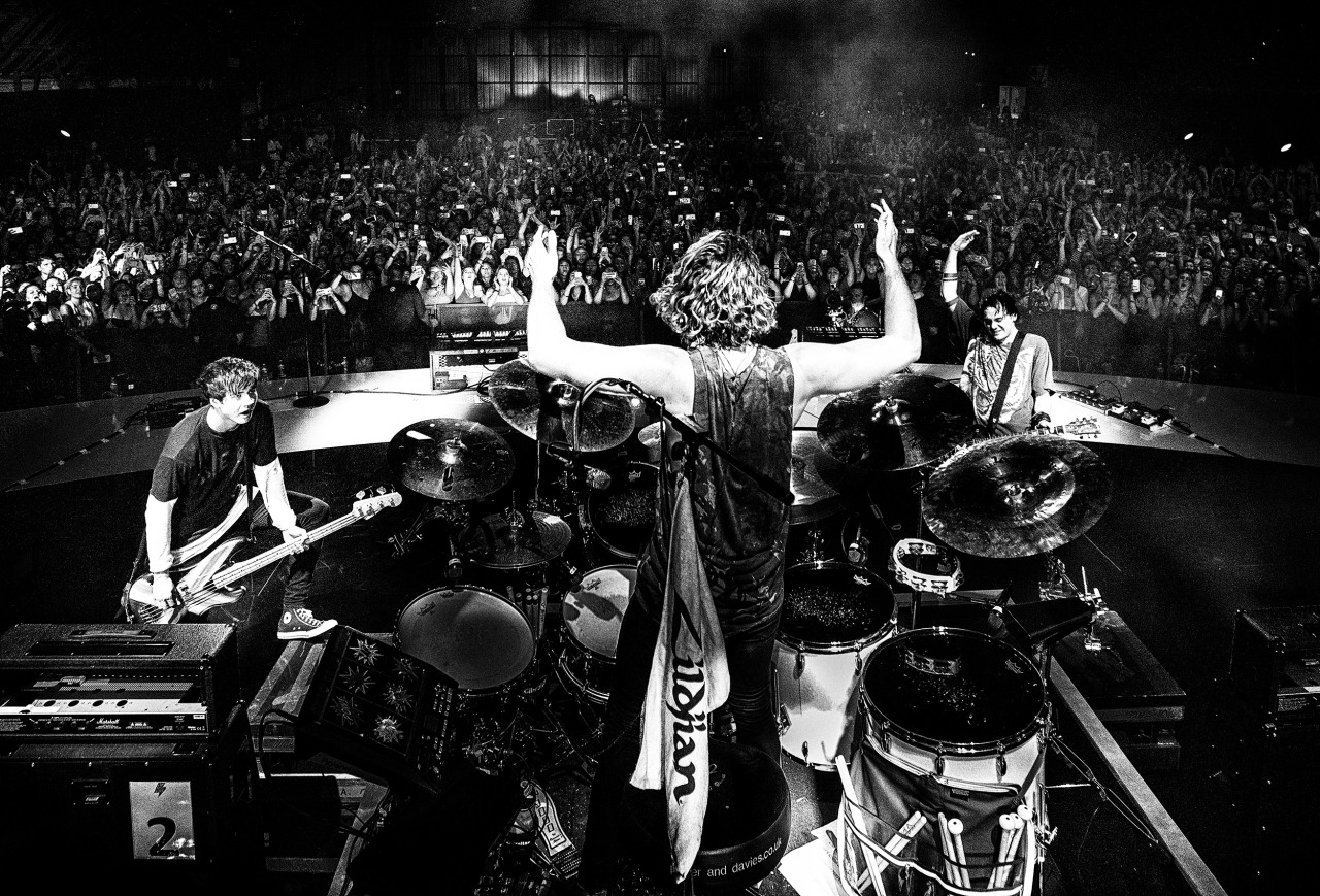 Vevo Certified Live - Monochrome - HD Wallpaper 