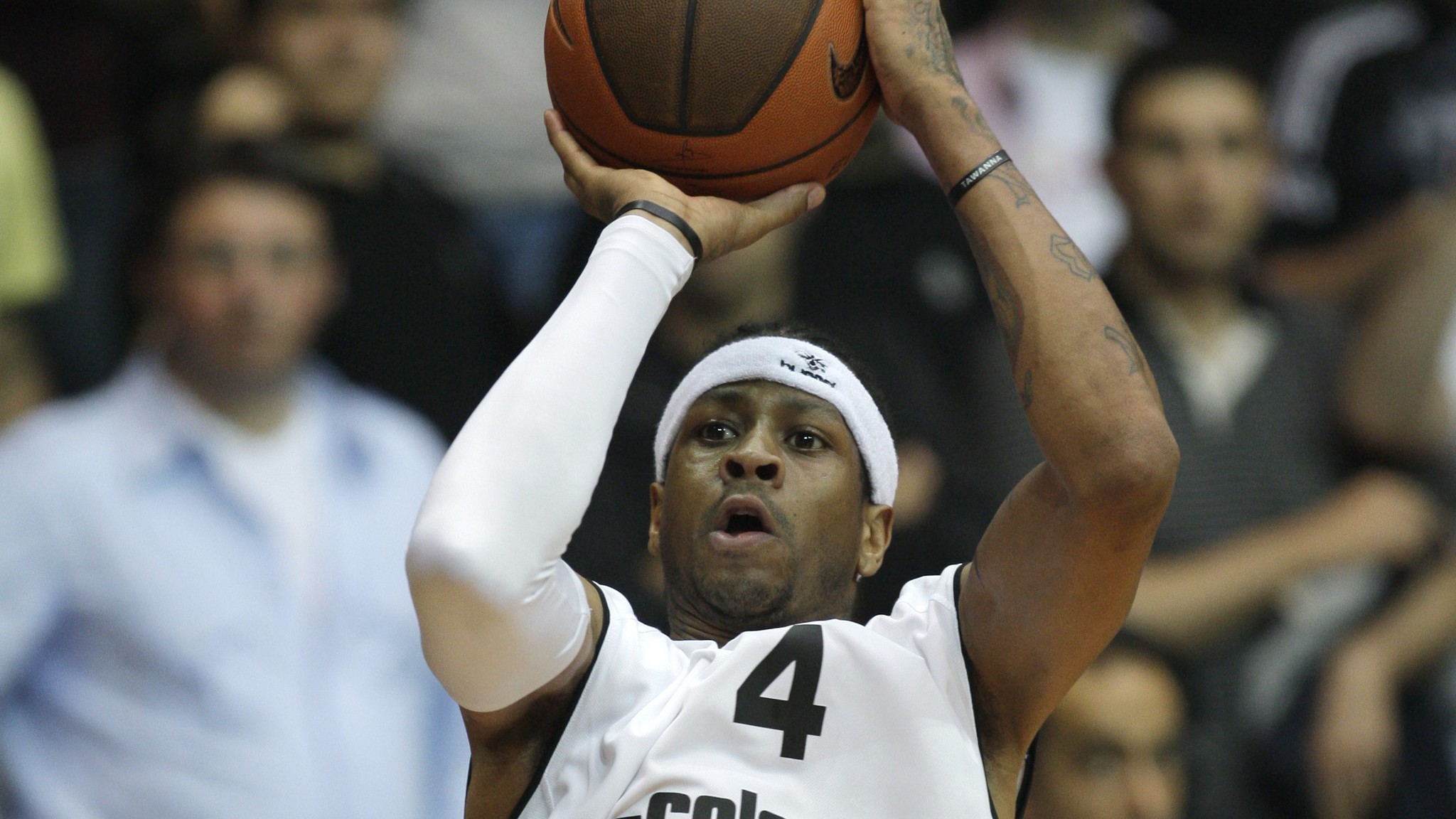 Allen Iverson Bjk Besiktas Nba Turkey Hd Wallpaper Allen Iverson In Turkey 48x1152 Wallpaper Teahub Io
