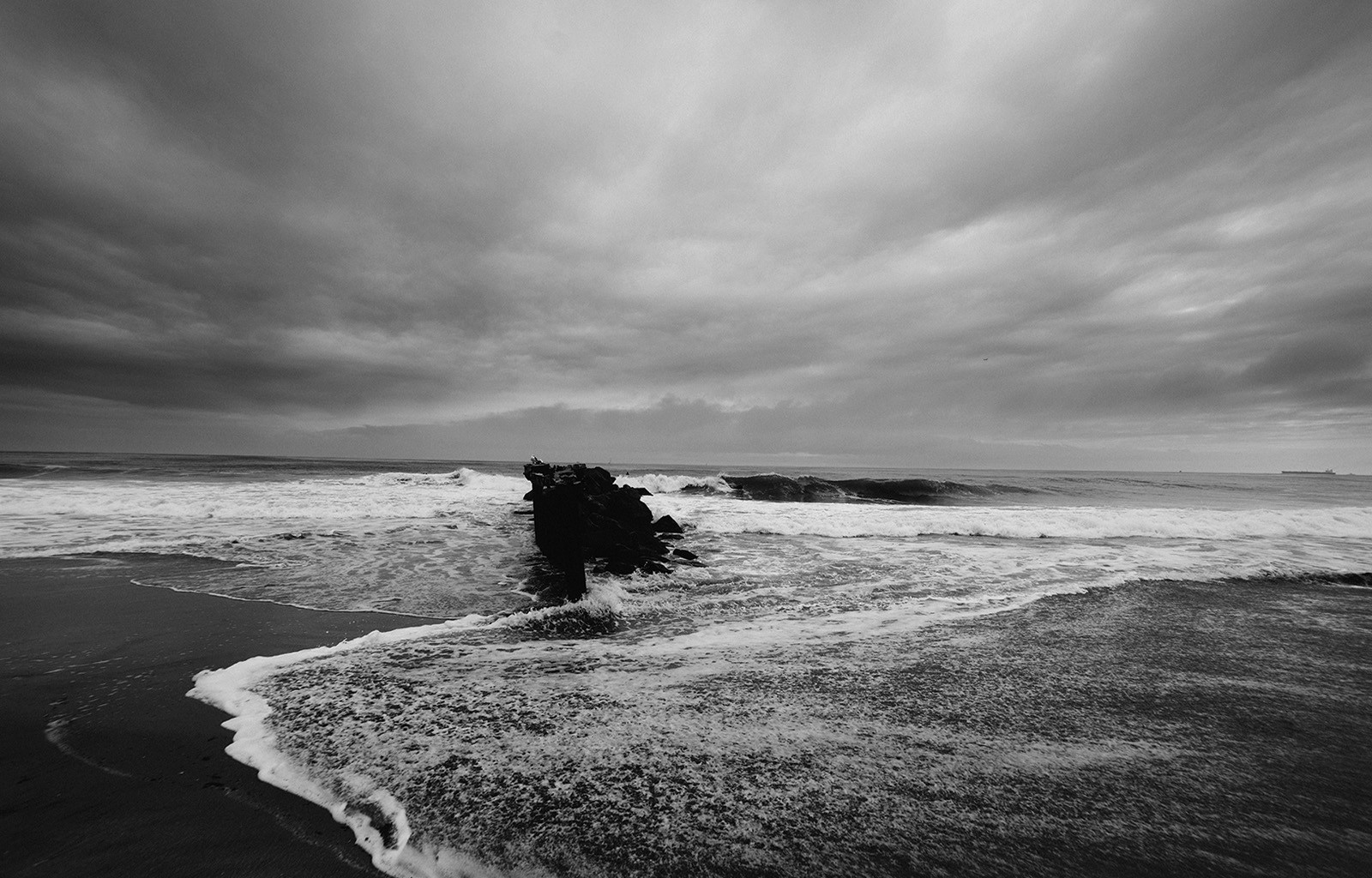 Sea, Black, And, White, Weather, Ocean, Monochrome - Monochrome - HD Wallpaper 
