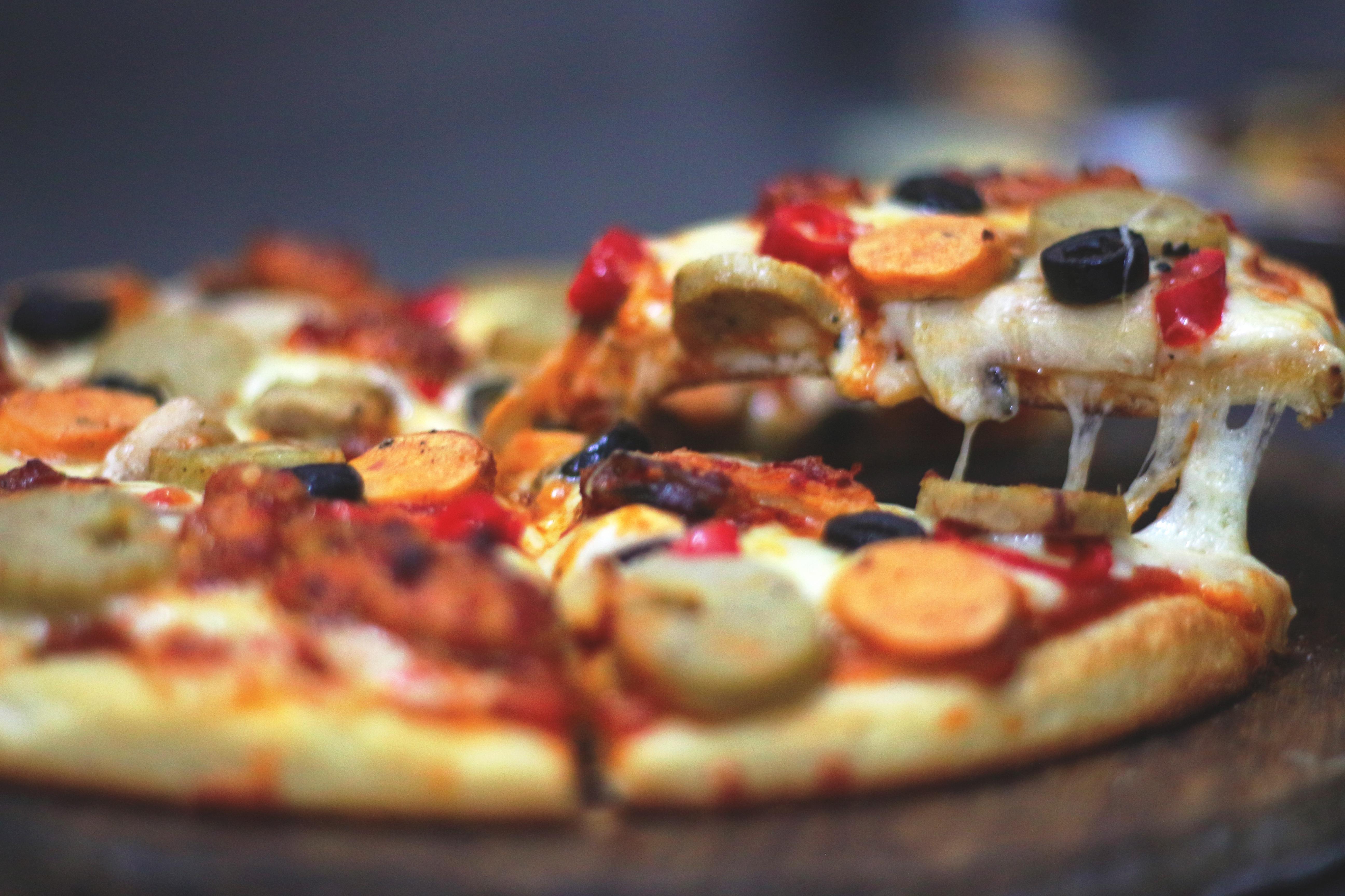 Pizza Wallpaper - Blur Pizza - HD Wallpaper 